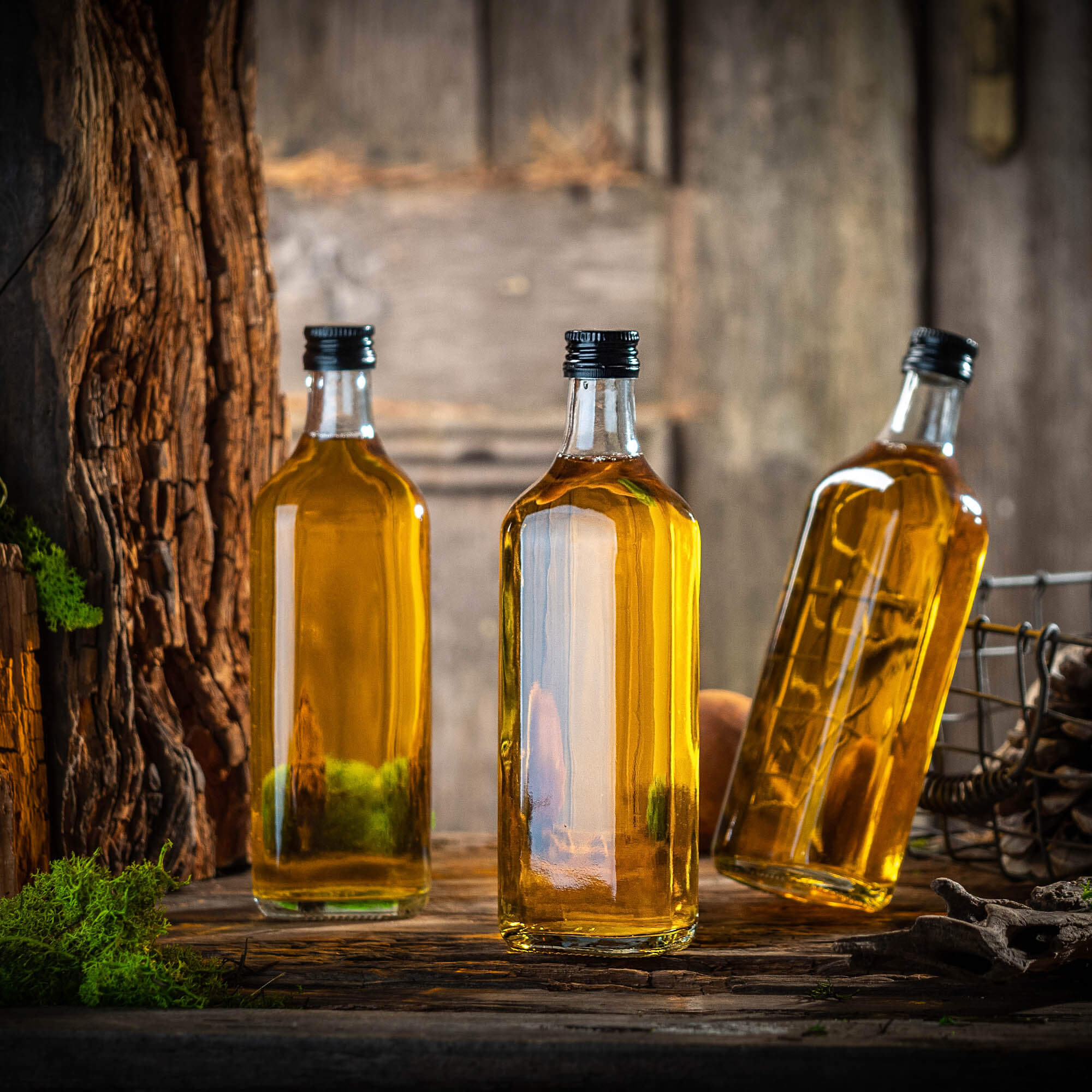 Szklana butelka na whisky Vigna 500ml z czarną zakrętką 20 szt.