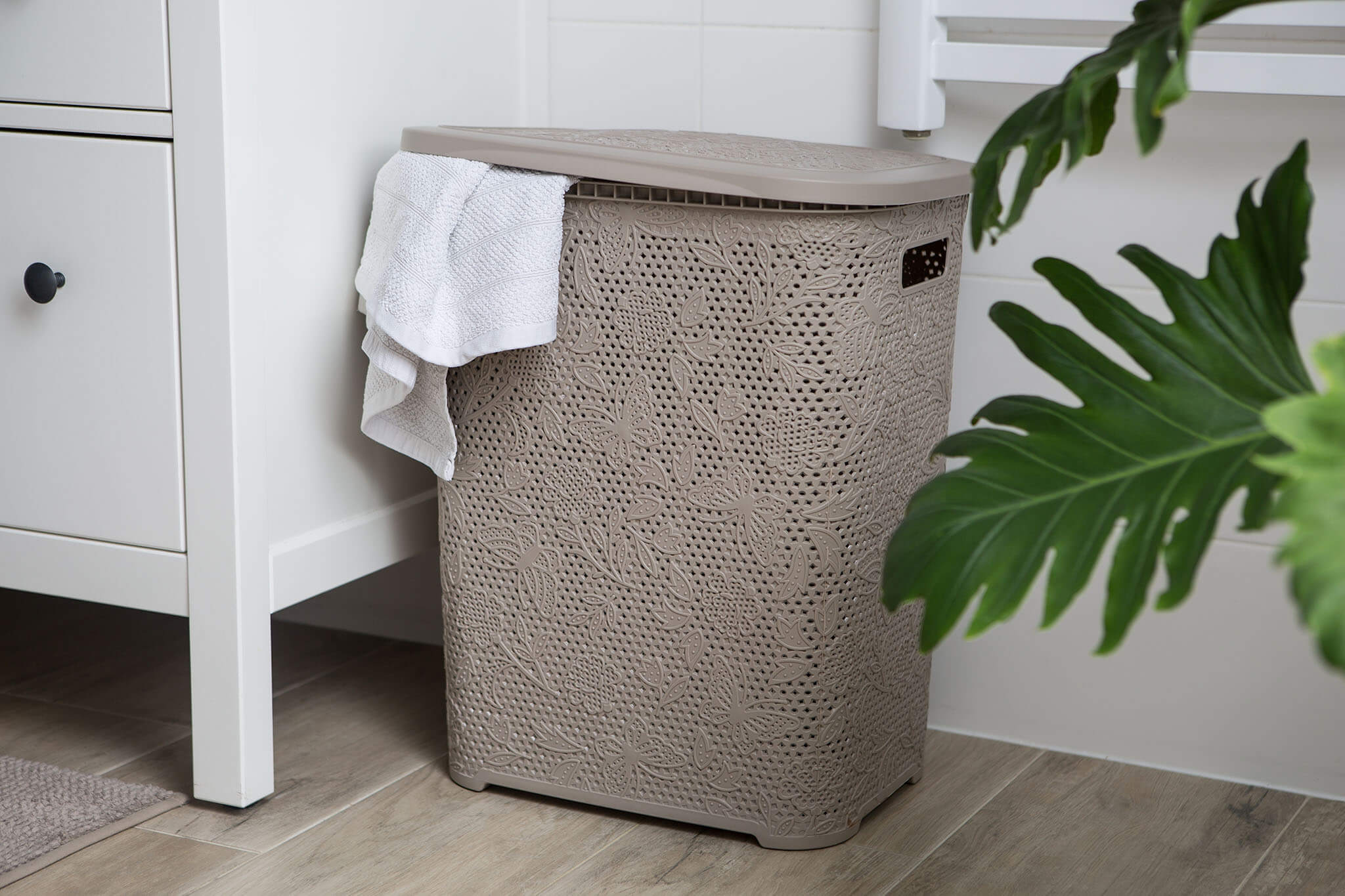 Kosz z pokrywą na bieliznę i ubrania Aglio 55L, beżowy