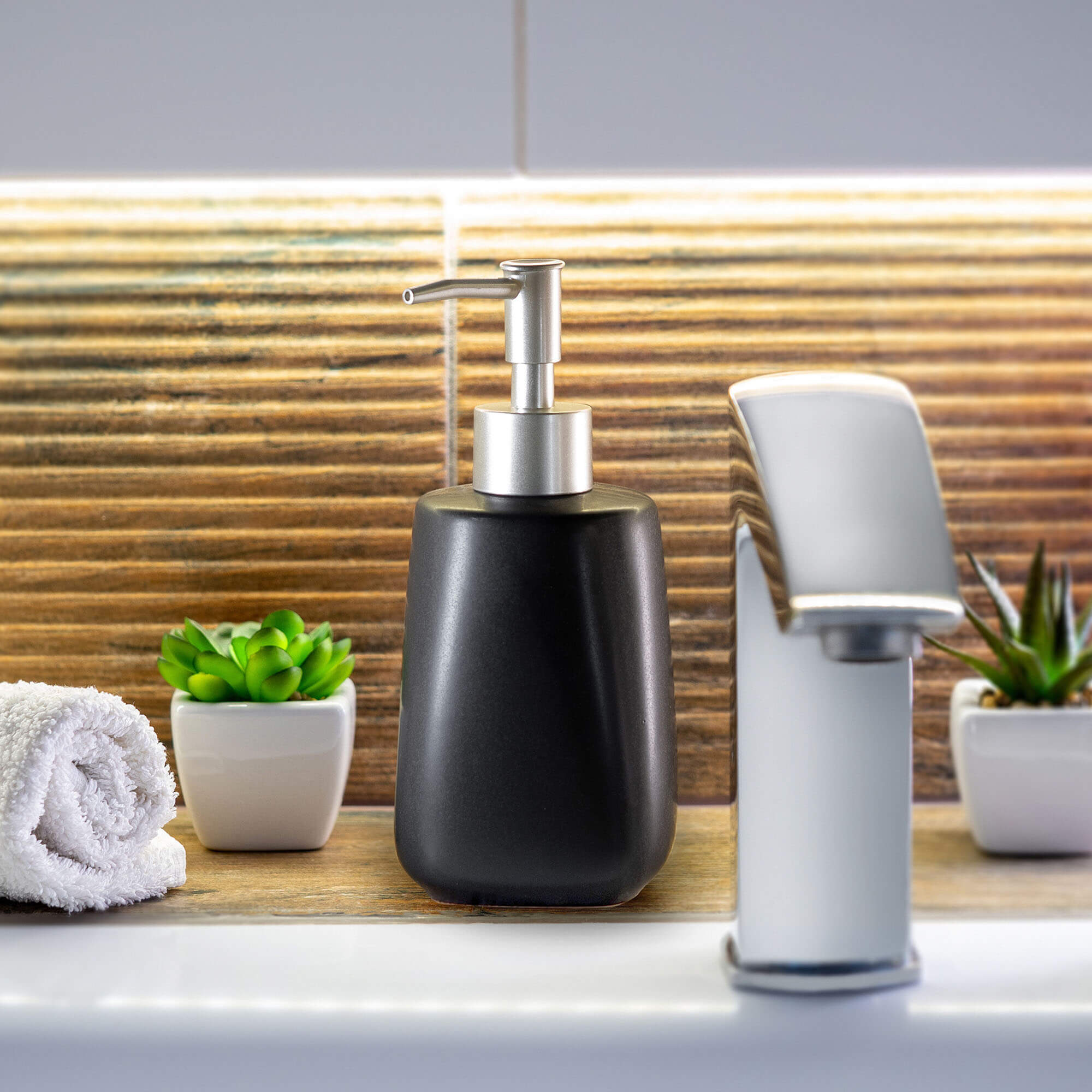 Zestaw dozownik na mydło + szczotka WC, czarny