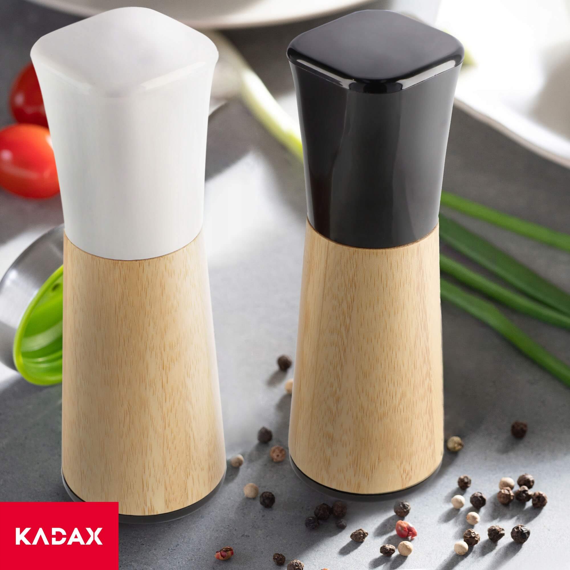 Młynek ręczny do przypraw 17 x 5 cm, czarny