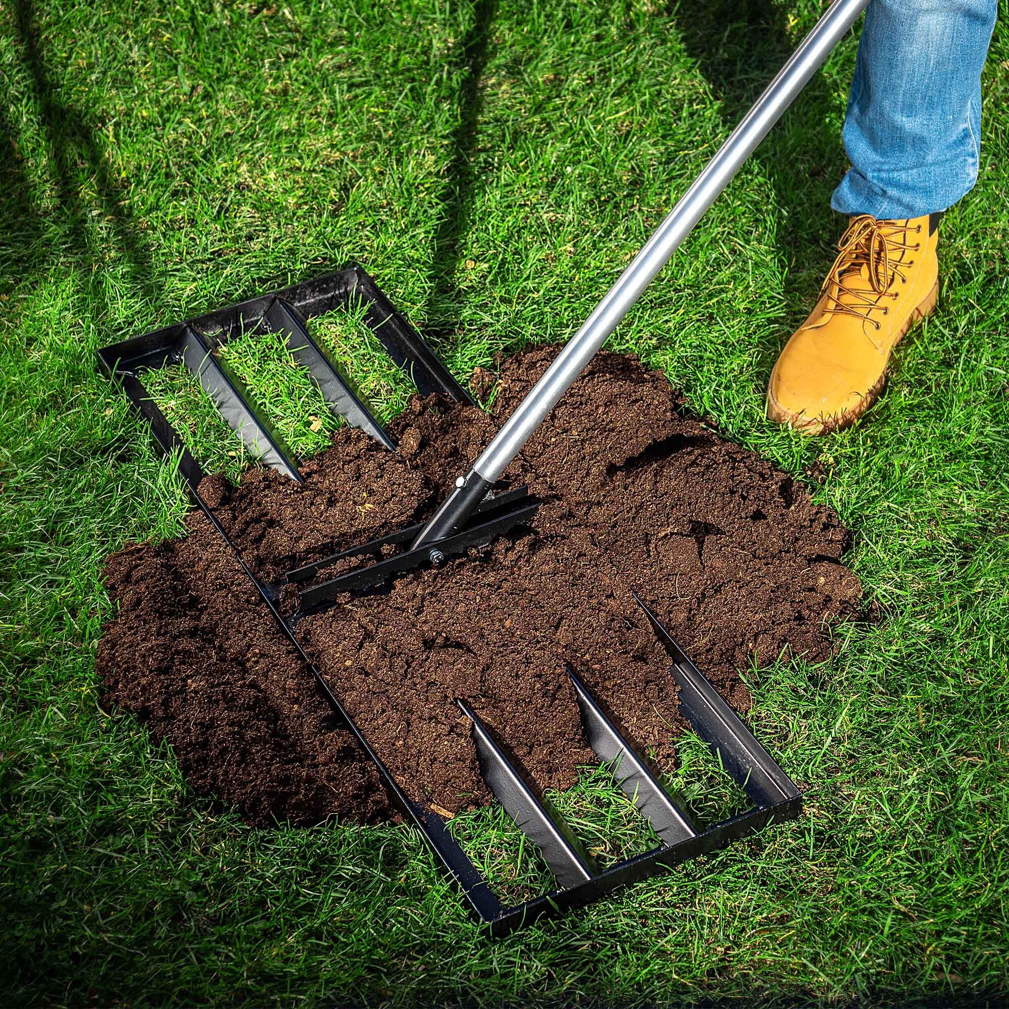 Niwelator do trawnika Trevino 90cm z trzonkiem