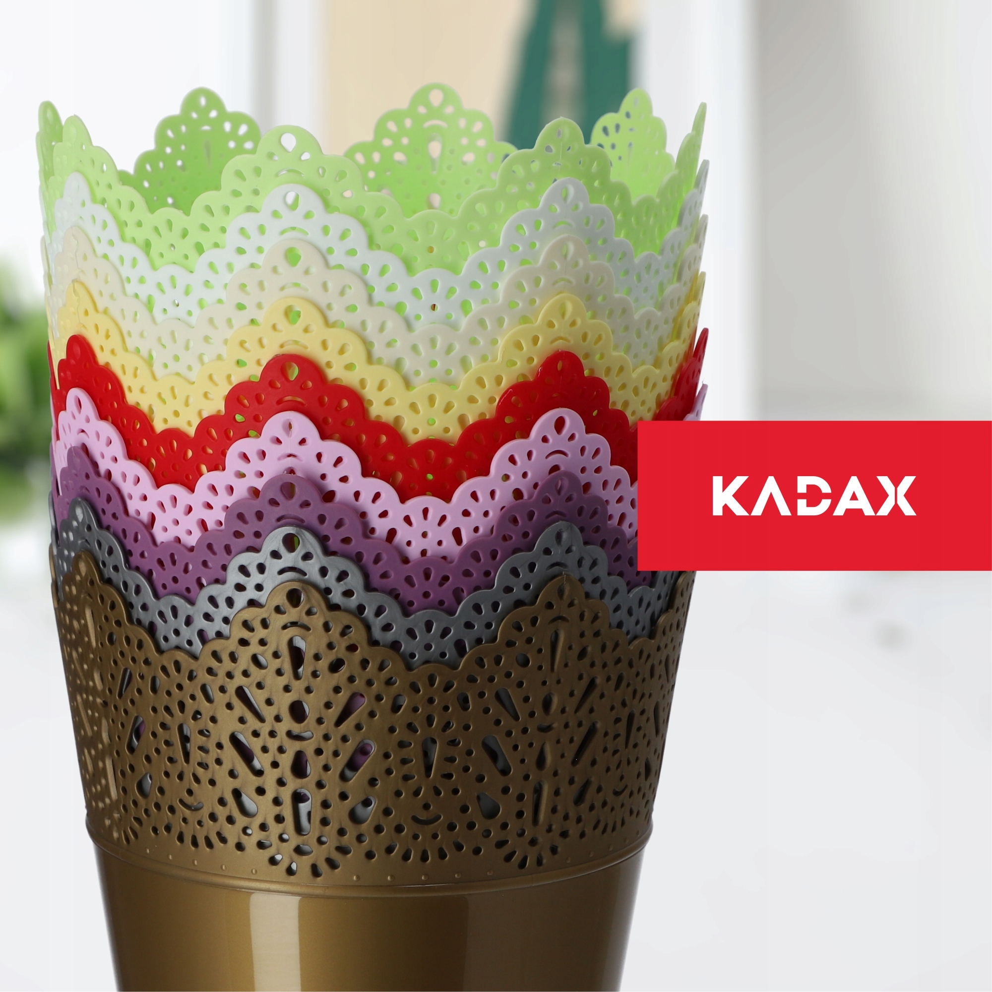 Doniczka Calade na kwiaty z koronką 12 x 11 cm, złota