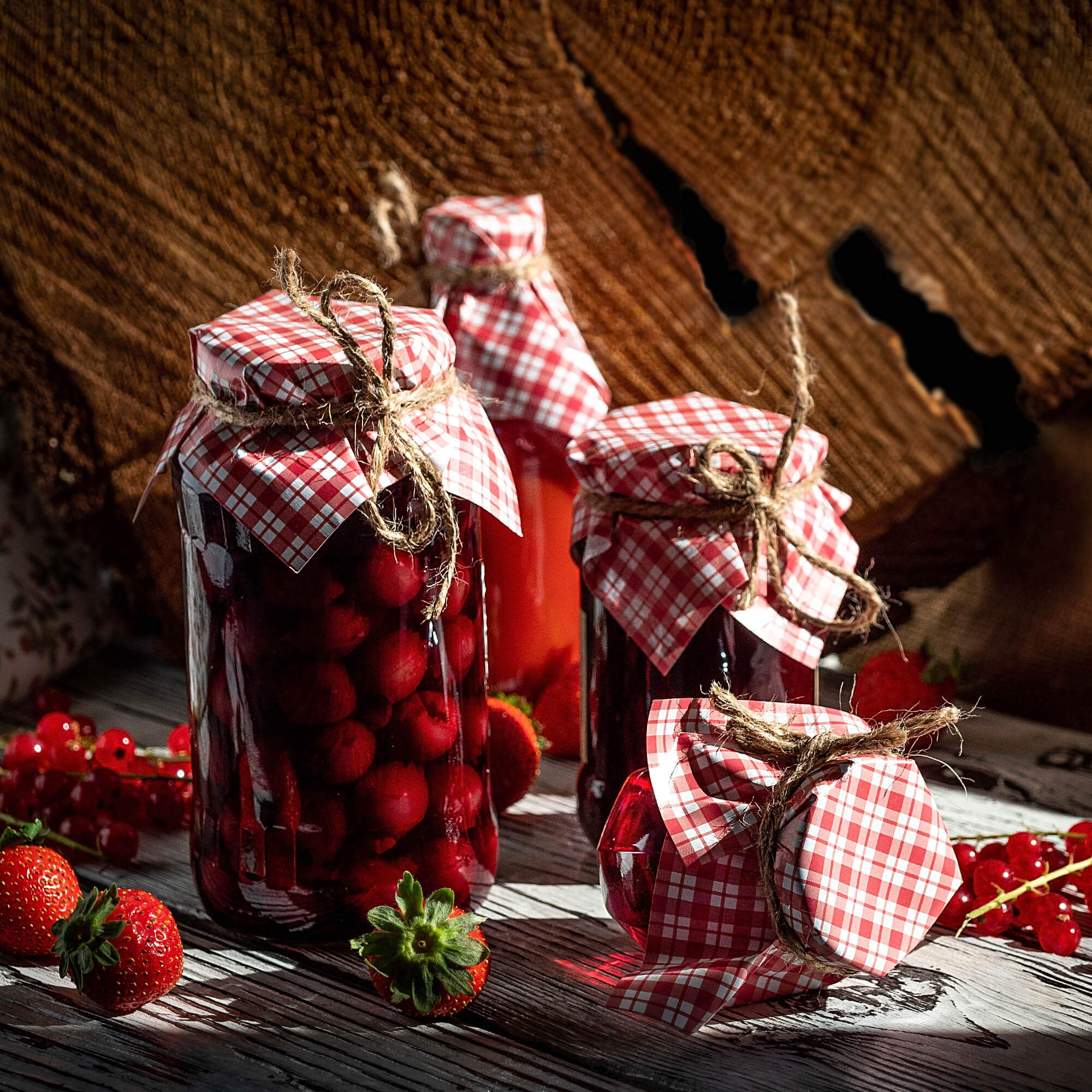 Kapturki na słoiki Maja ze sznurkiem, 10szt, "Czerwona krata"