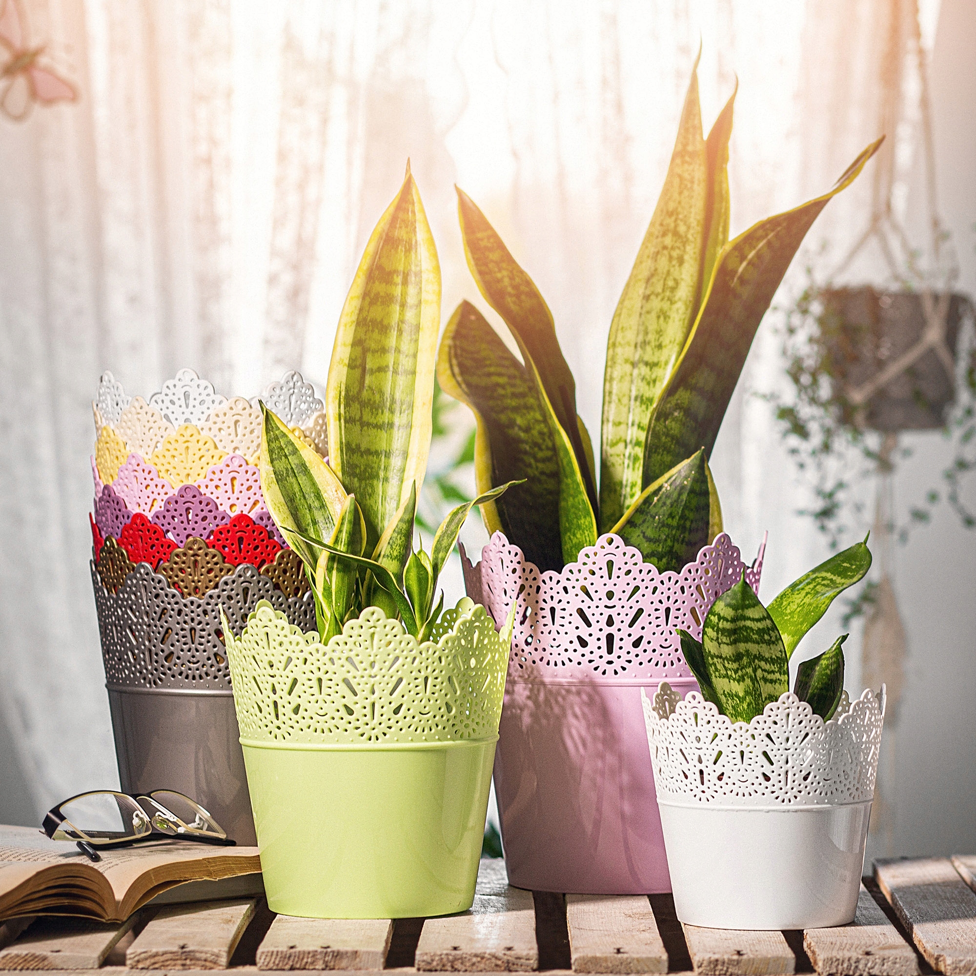 Doniczka Calade na kwiaty z koronką 16 x 18 cm, srebrna