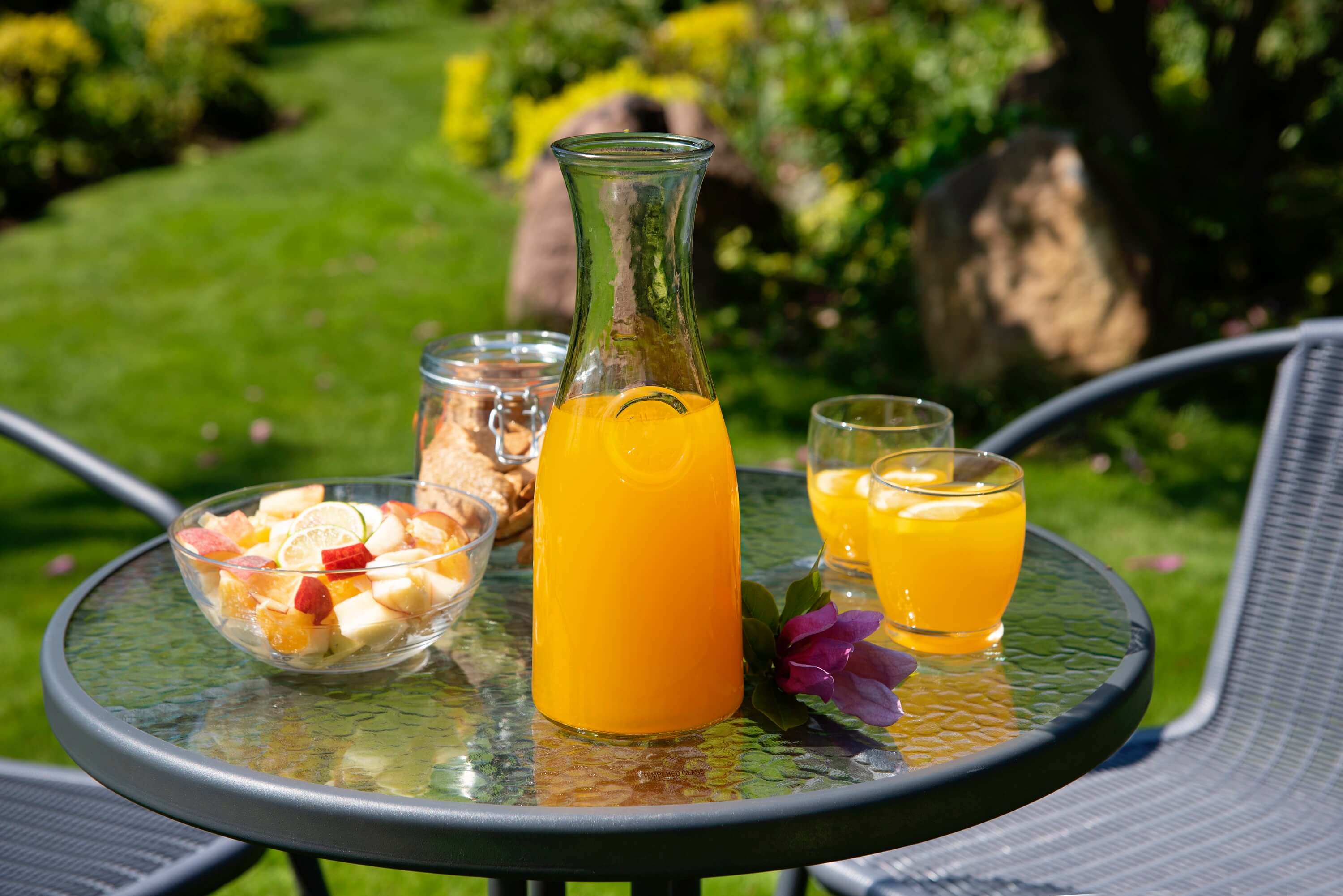 Szklana karafka do soku i zimnych napojów 1L