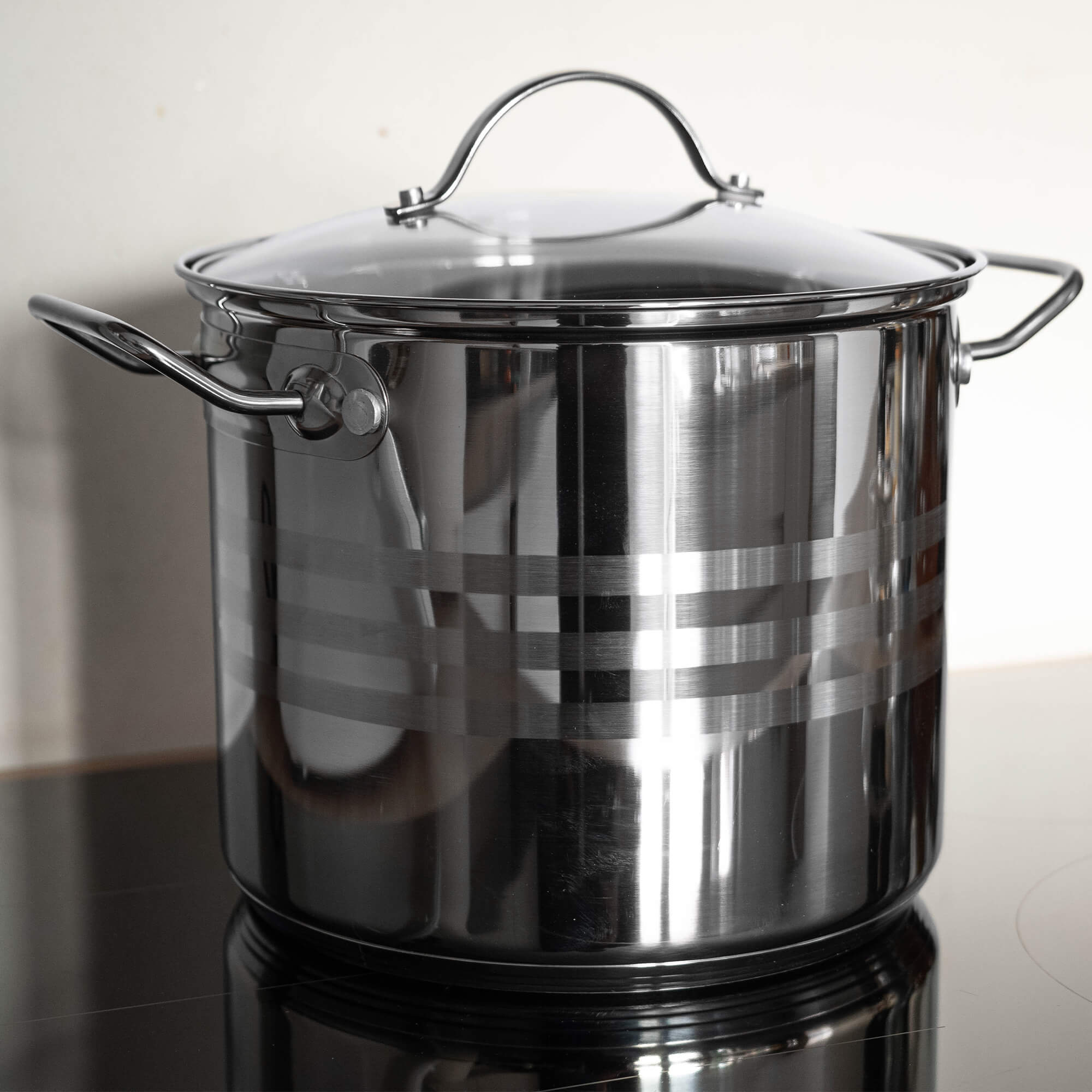 Garnek stalowy Sveg z pokrywką 6.6L