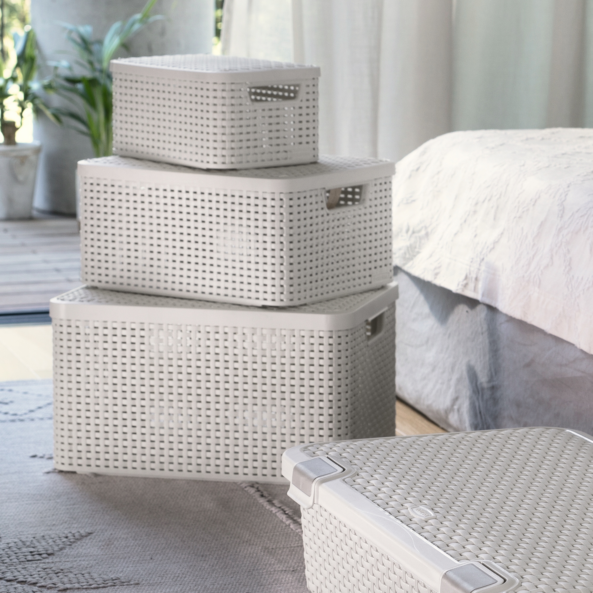 Pojemnik do przechowywania z pokrywką Curver Style 30L, jasny szary