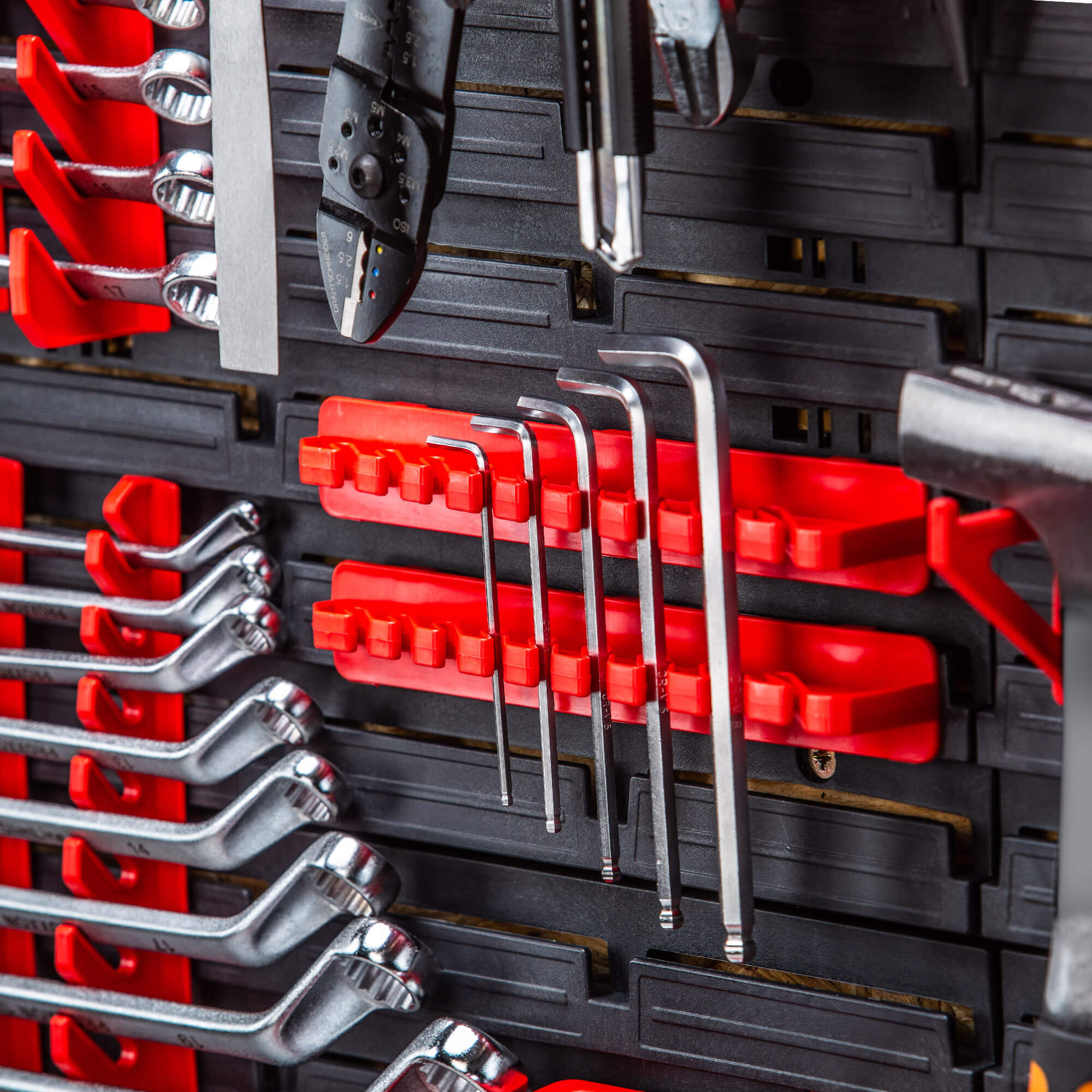 Tablica warsztatowa Lokke 174 elementy 232 x 78 cm, czerwona