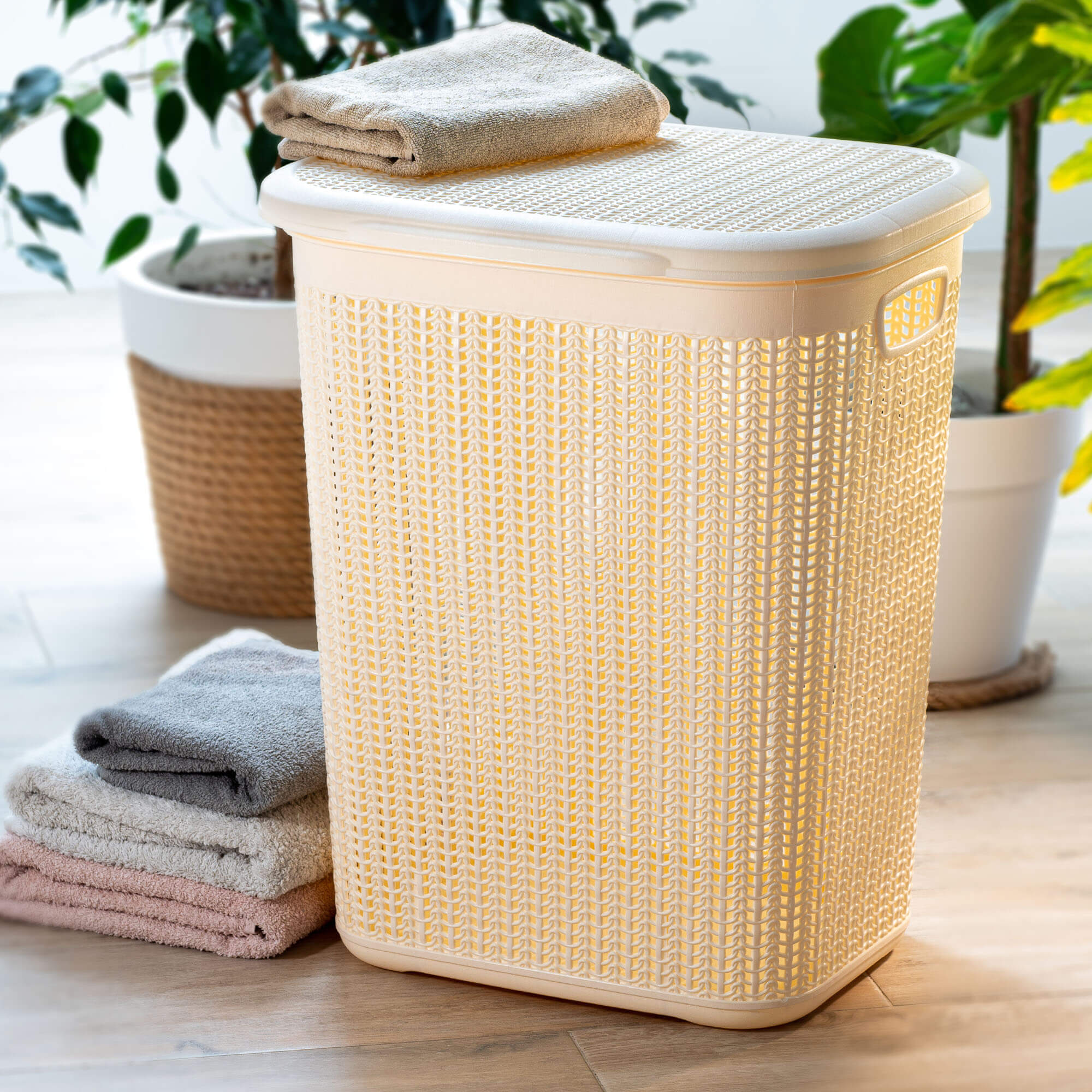 Kosz z pokrywą na pranie Mera 50L kremowy