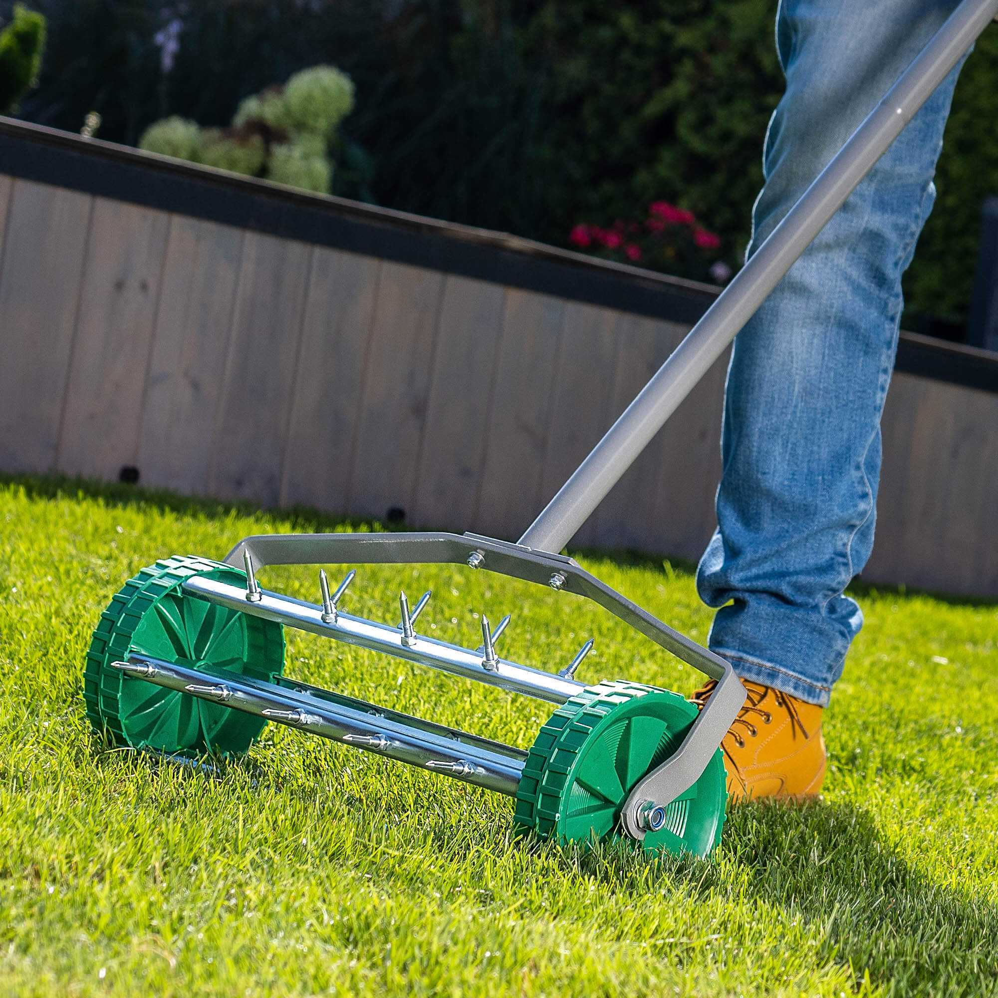Ręczny aerator do trawy Udel, zielony