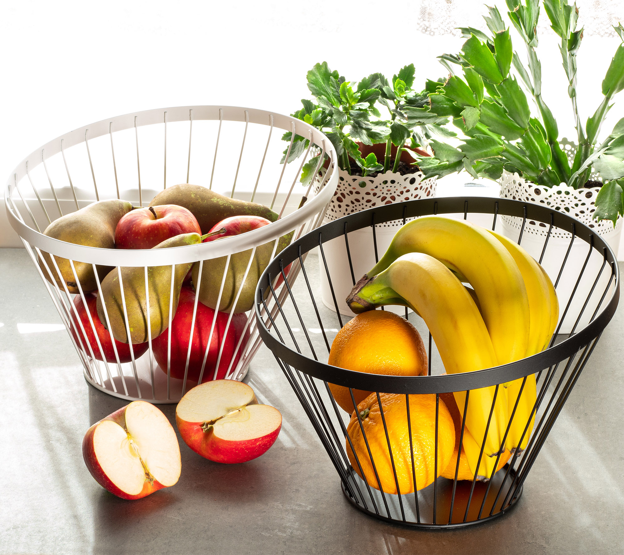 Koszyk metalowy ukośny na owoce, czarny