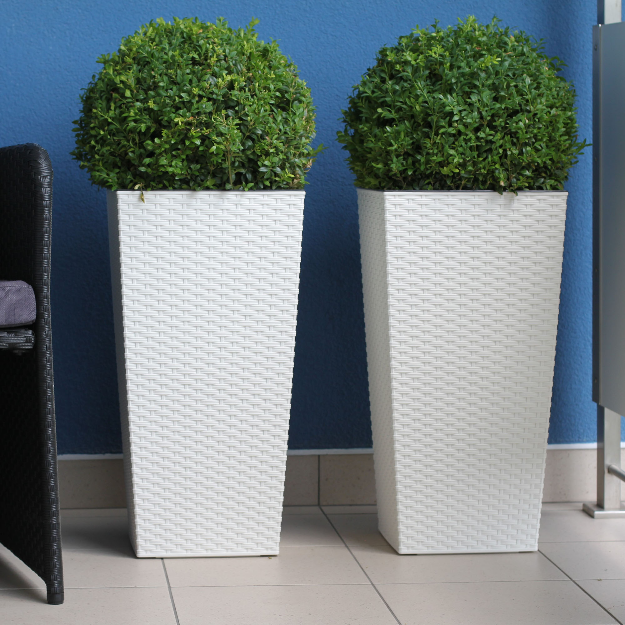 Donice na kwiaty z wkładem Pesaro rattan 30 cm +35 cm + 40 cm, białe
