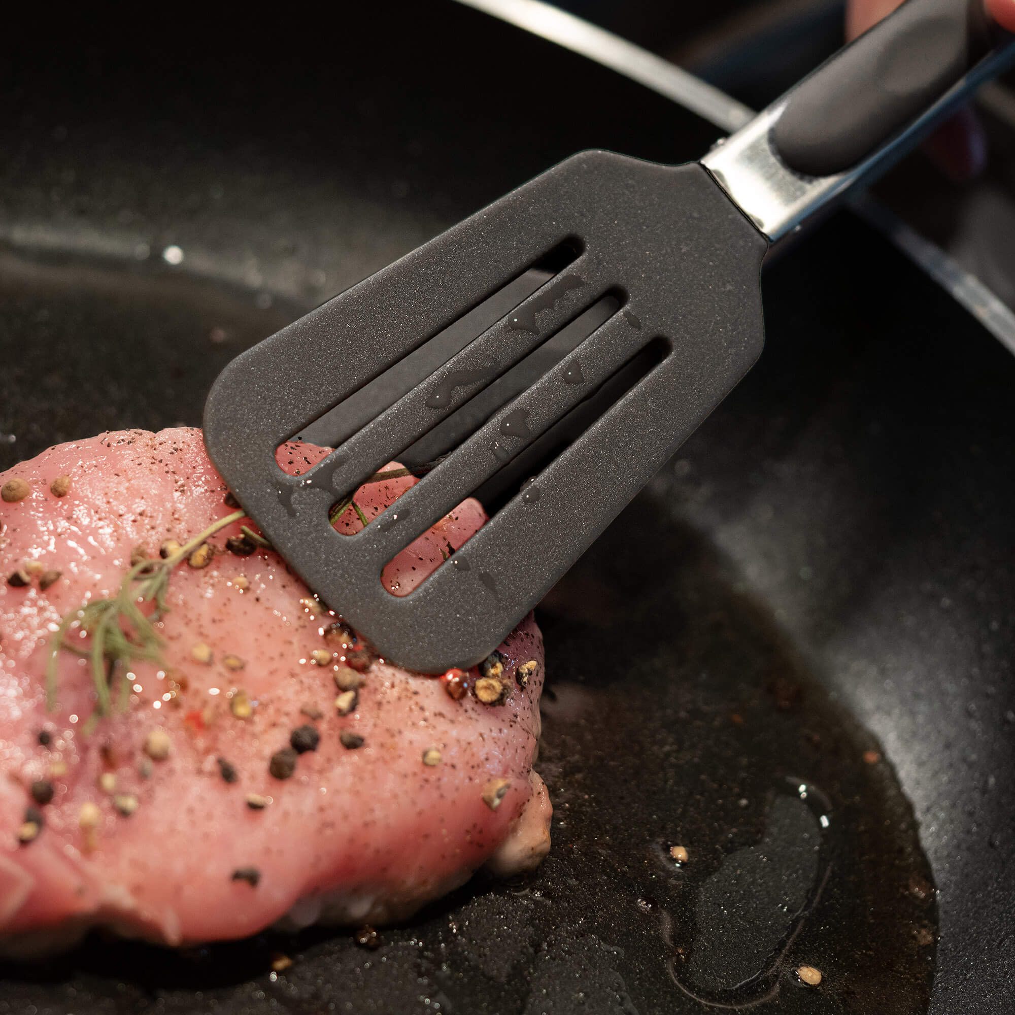 Szczypce kuchenne do potraw Trepuzzi 26 cm, czarne