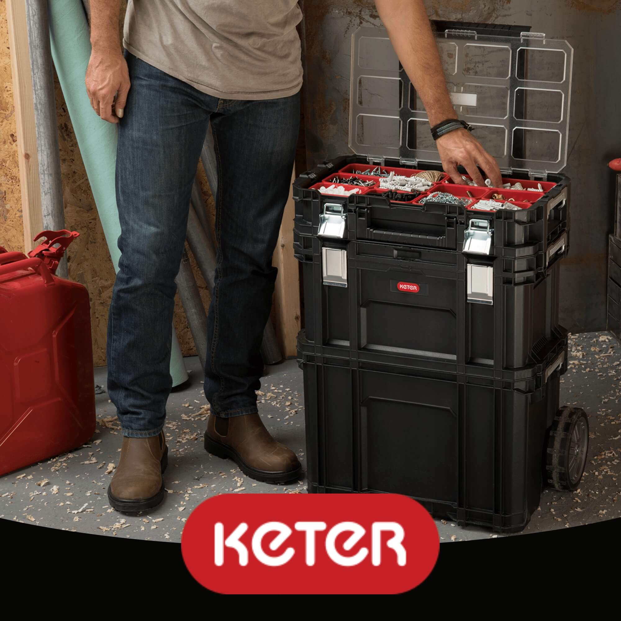 Skrzynka na narzędzia Keter Rolling System 70 x 37 cm, czarna
