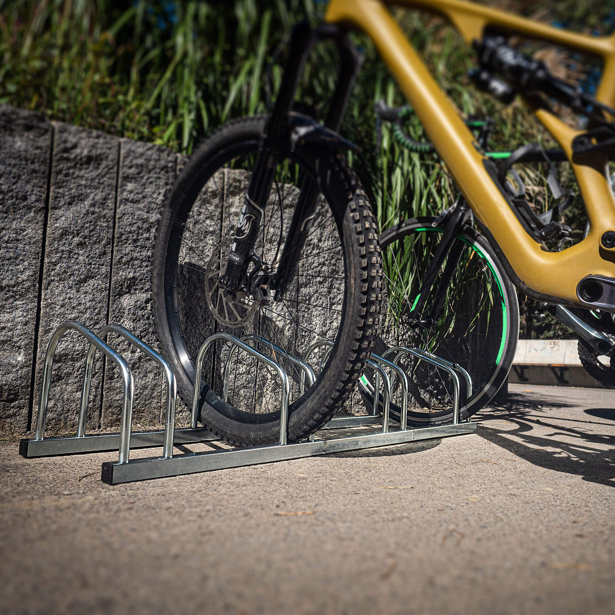 Stojak na rowery Lemerie 4-stanowiskowy stalowy srebrny