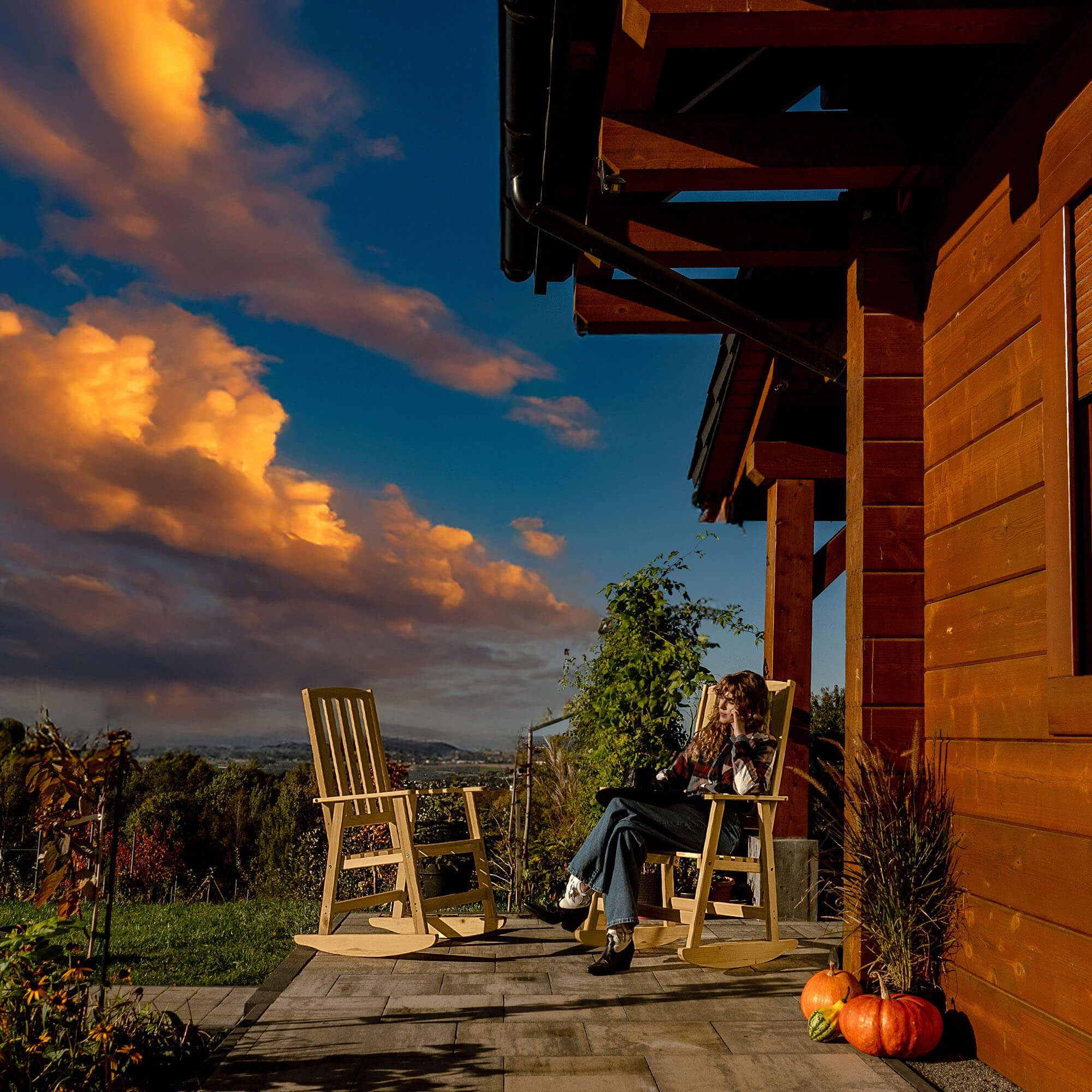 Fotel drewniany bujany Crenay złoty dąb