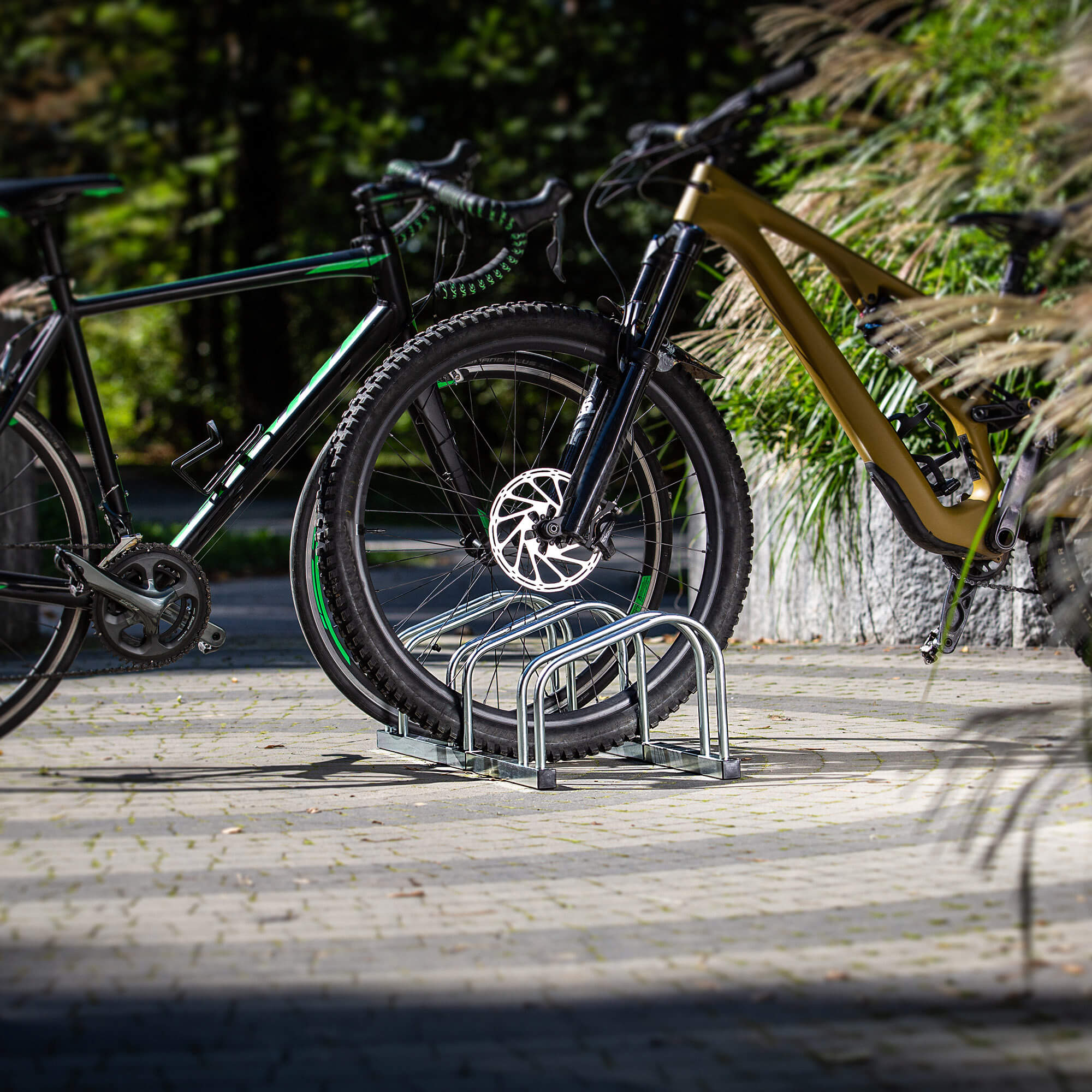 Stojak na rowery Lemerie 3-stanowiskowy stalowy srebrny