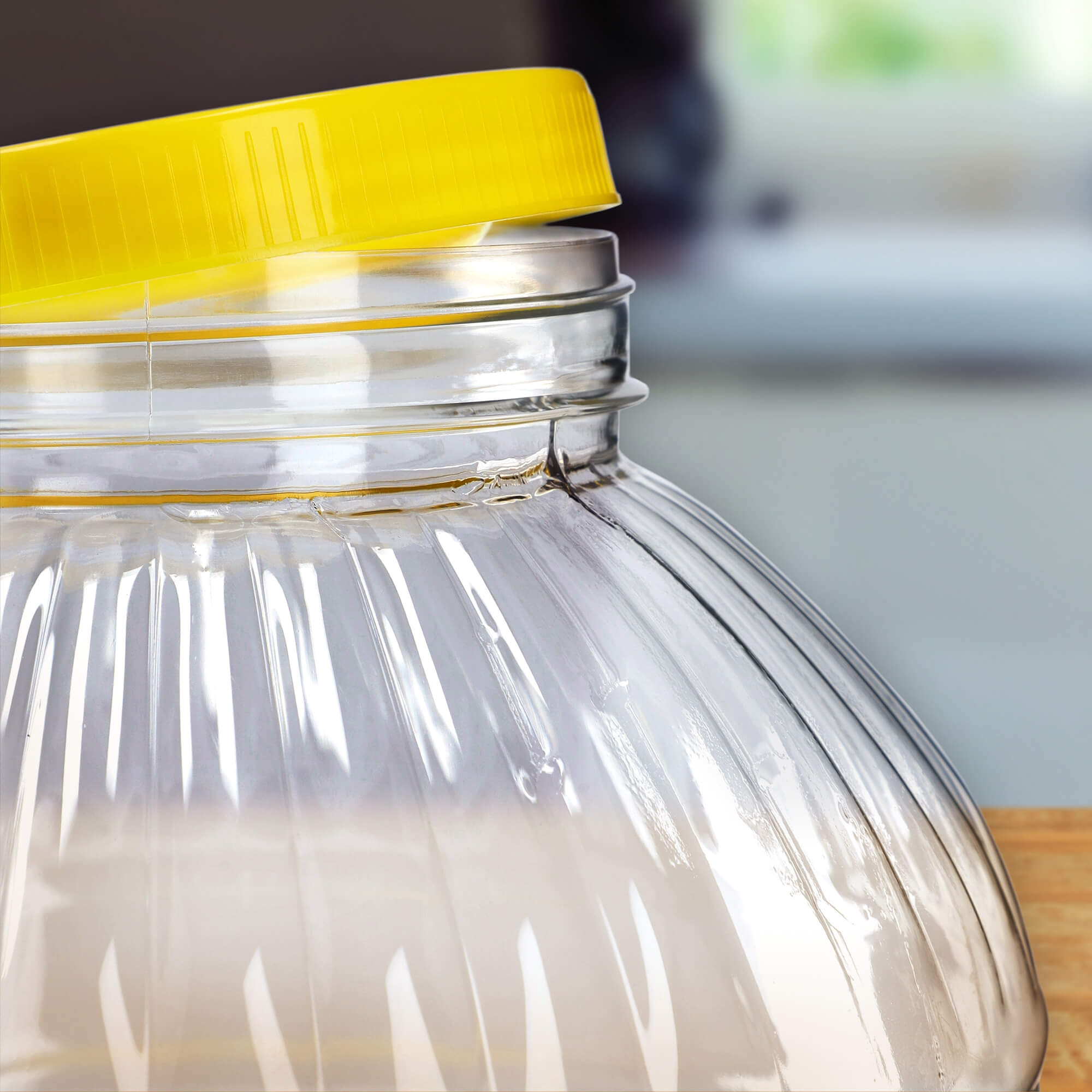 Plastikowy słoik z nakrętką na ogórki 5L