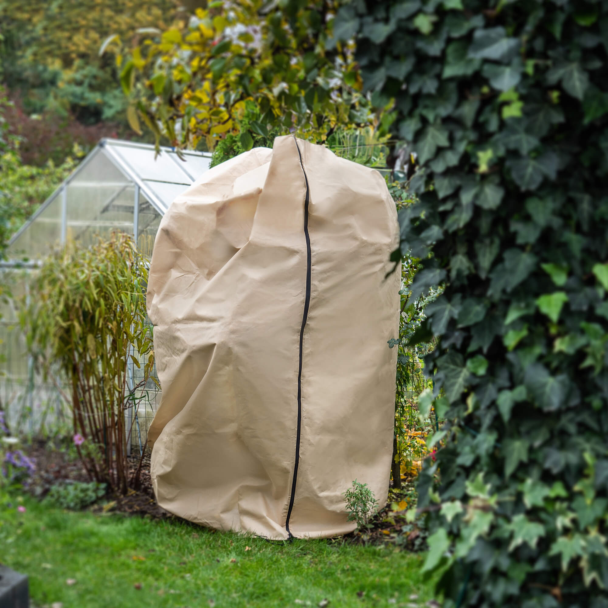 Kaptur ochronny na rośliny Vatan ze ściągaczem 2 x 2.4 m 80 g/m² beżowy 1 szt.