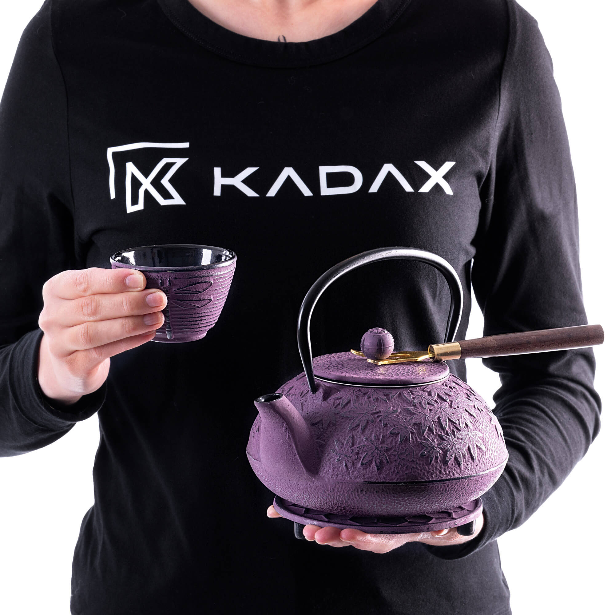 Czajnik żeliwny z czarkami i zaparzaczem Genua fioletowy