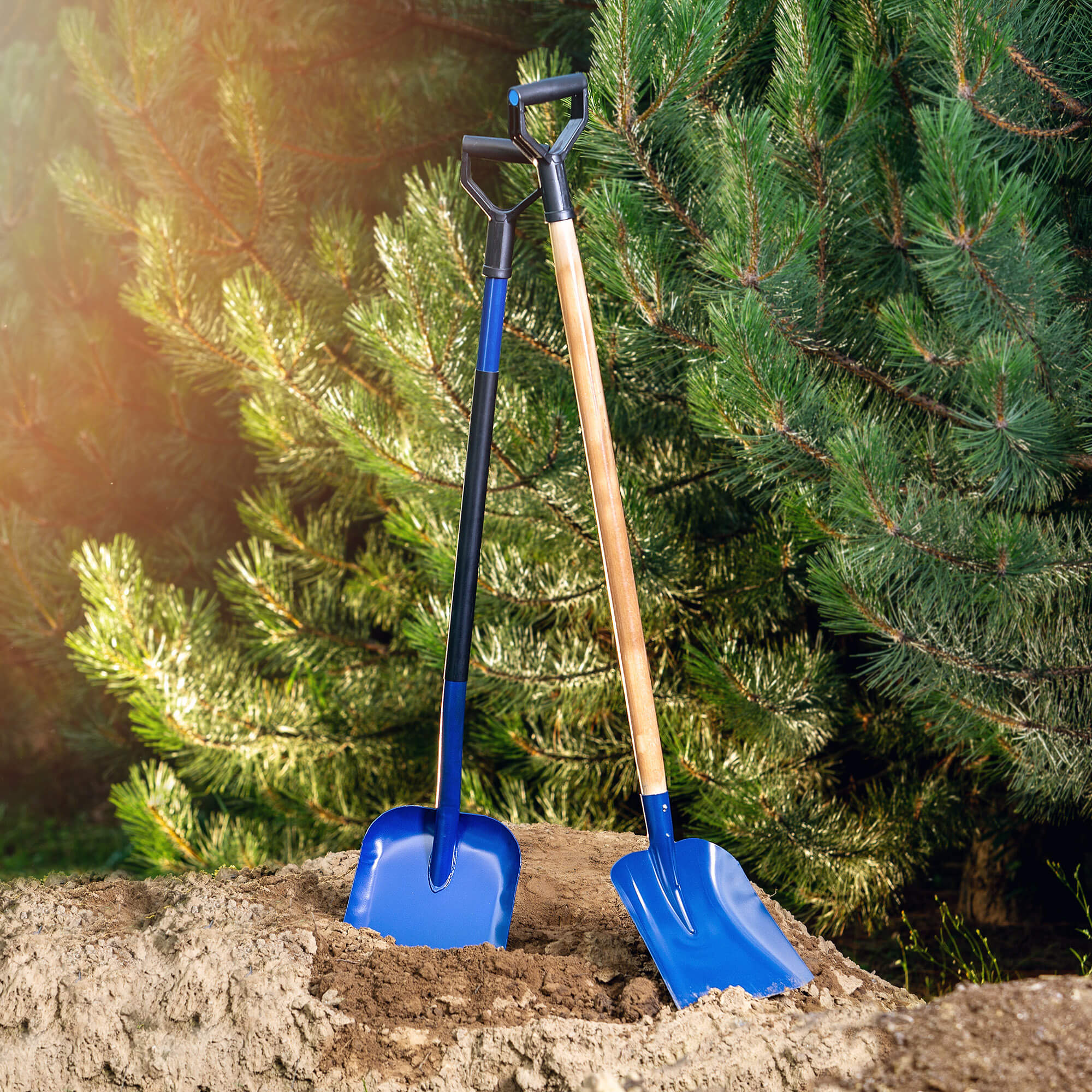 Łopata z drewnianym trzonkiem 135 x 24 cm, niebieska