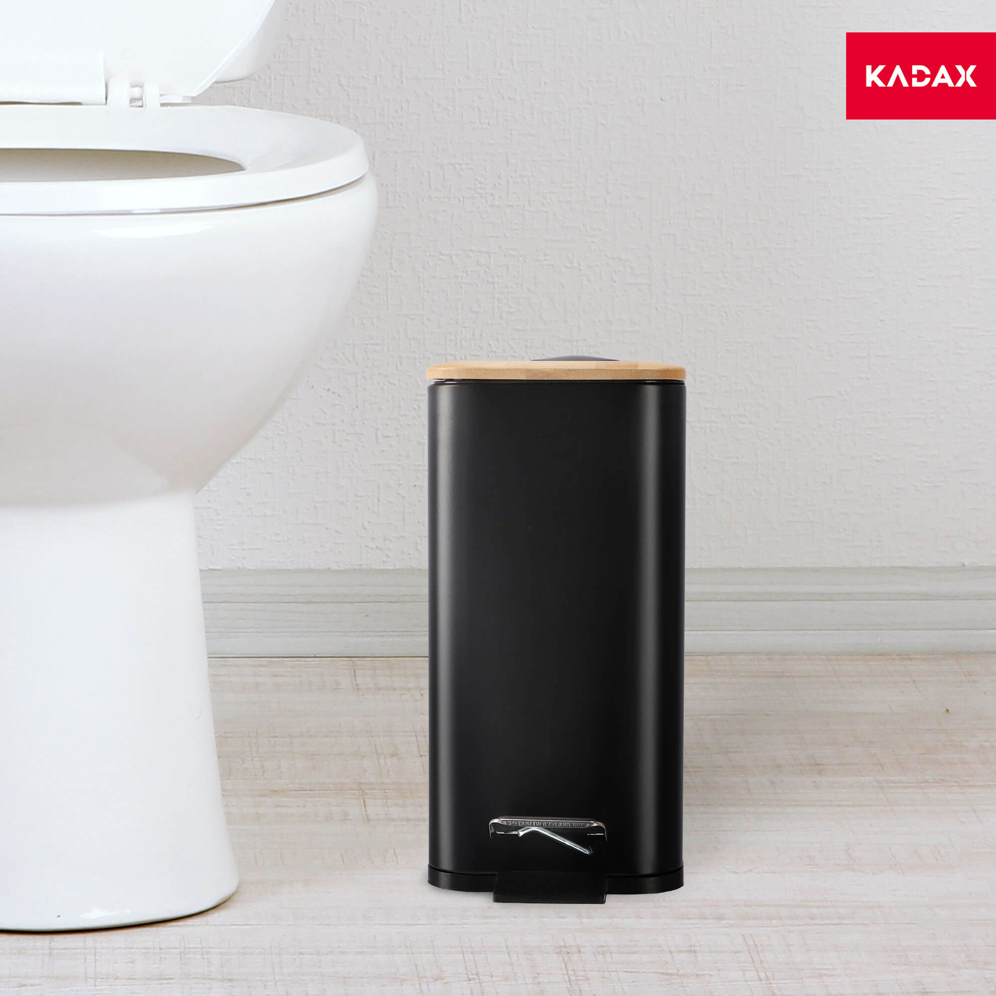 Kosz na śmieci z bambusową pokrywą 5L, czarny