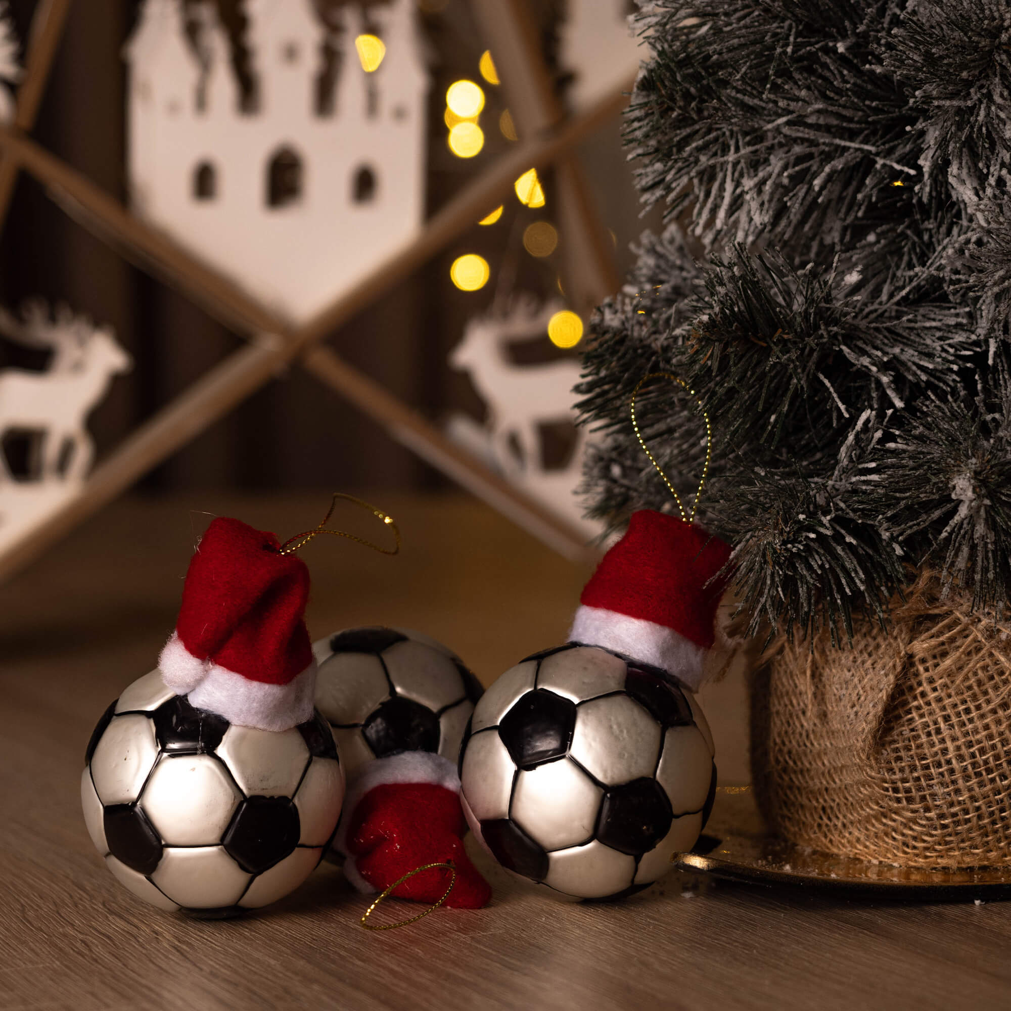 Bombka szklana choinkowa Ronno piłka w czapce Mikołaja