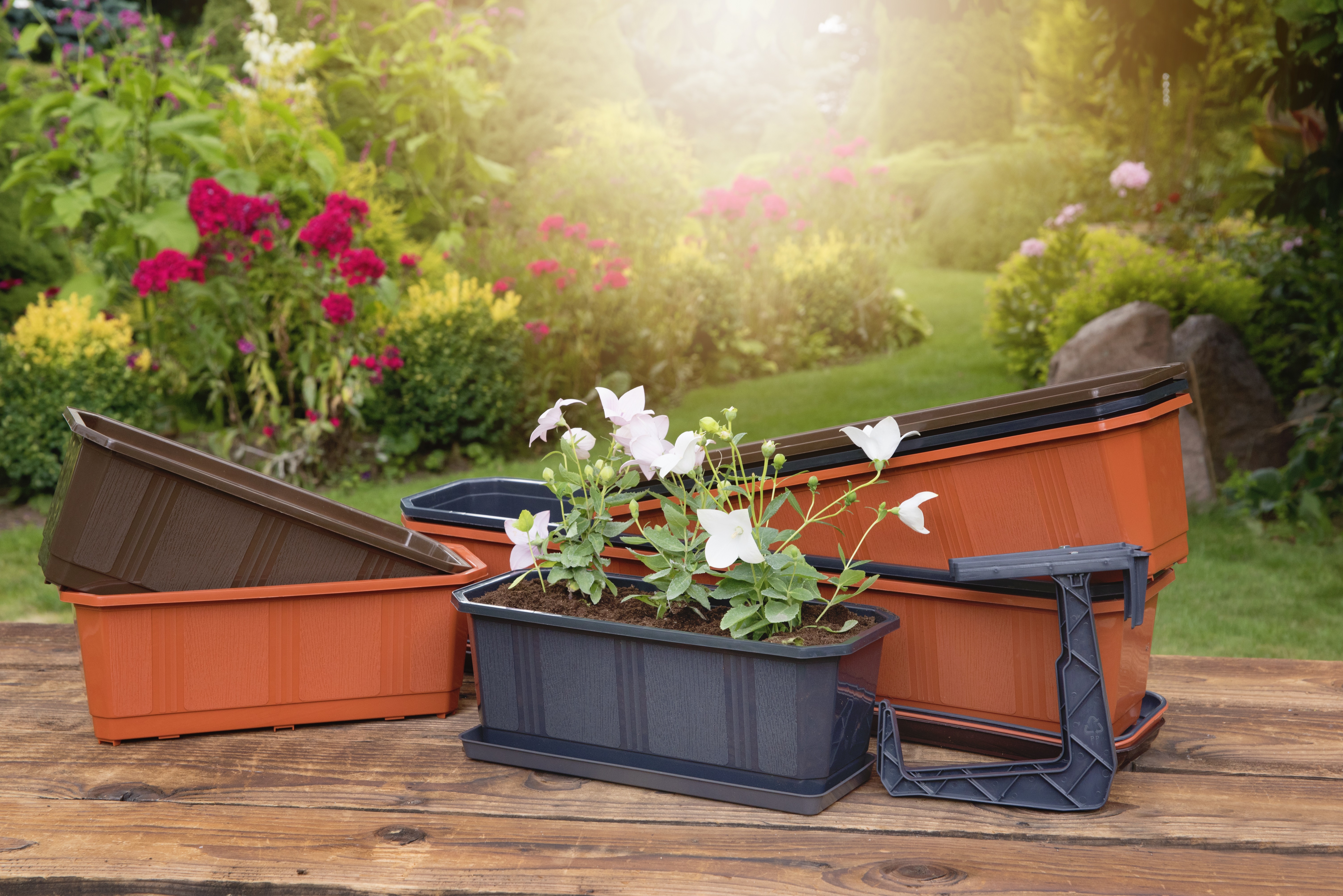 Doniczka balkonowa z uchwytami Trani 80 cm, grafit