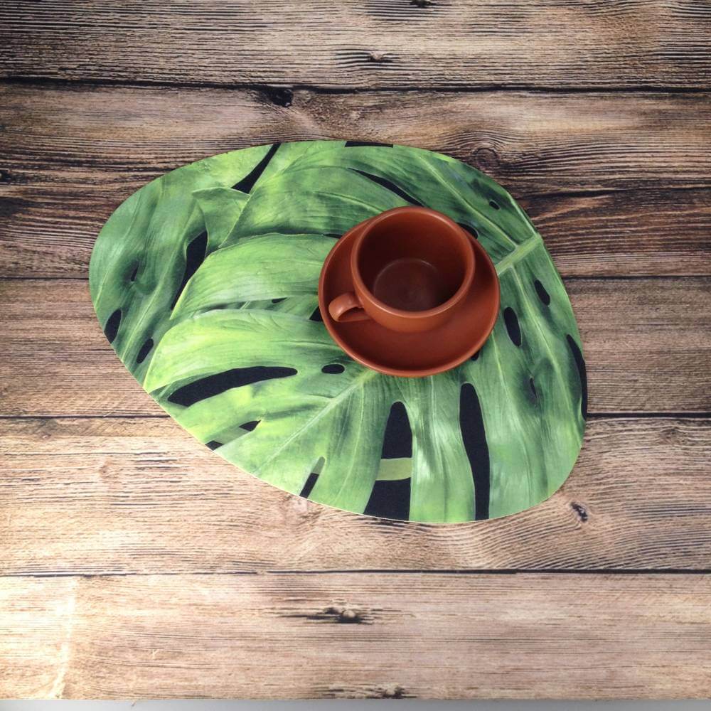 Podkładka na stół 41 x 32 cm, monstera na czarnym tle
