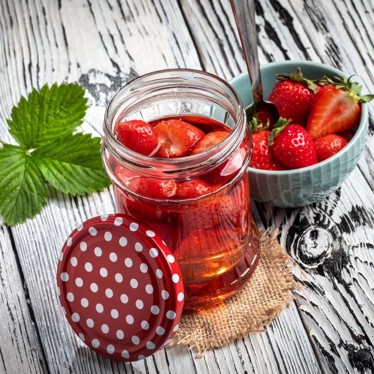 Słoiki na przetwory Kisko 500ml 16szt 82mm + wieczka "Ogórki"