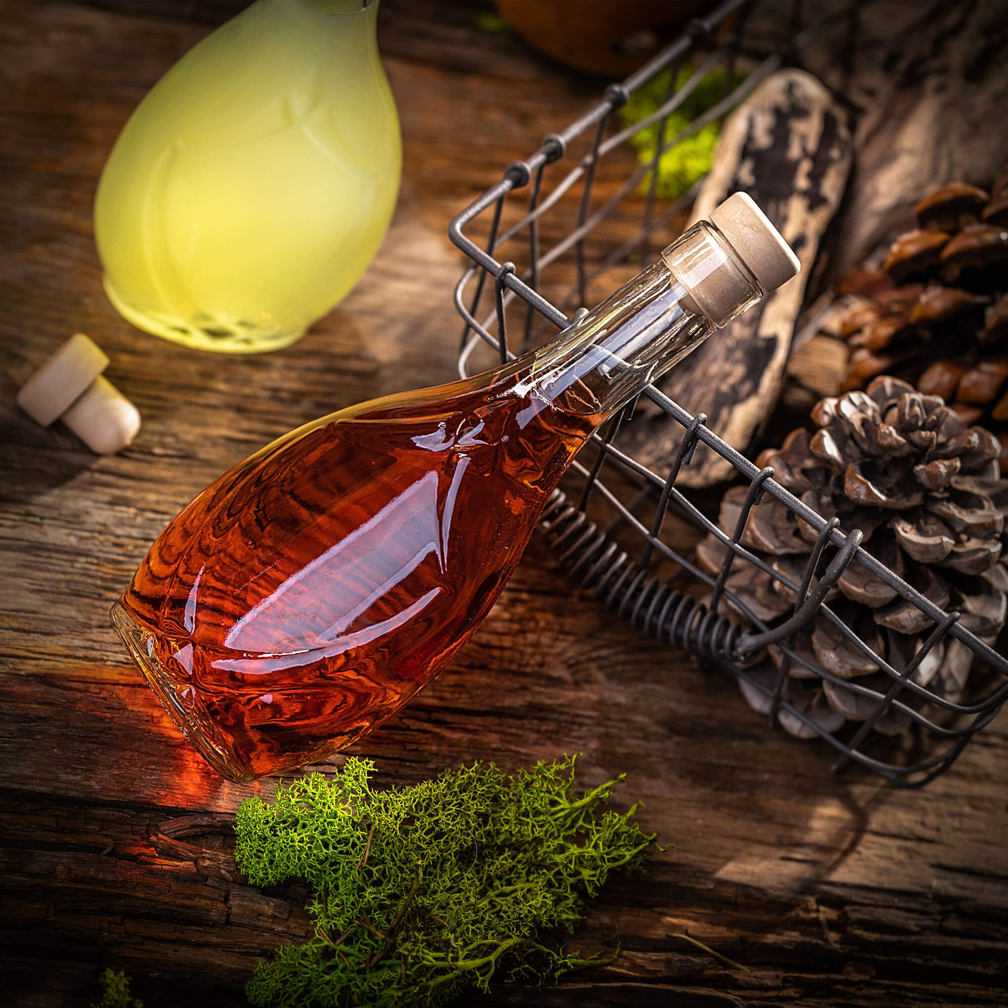 Szklana butelka na nalewkę Icona 250ml z korkiem syntetycznym 50 szt.