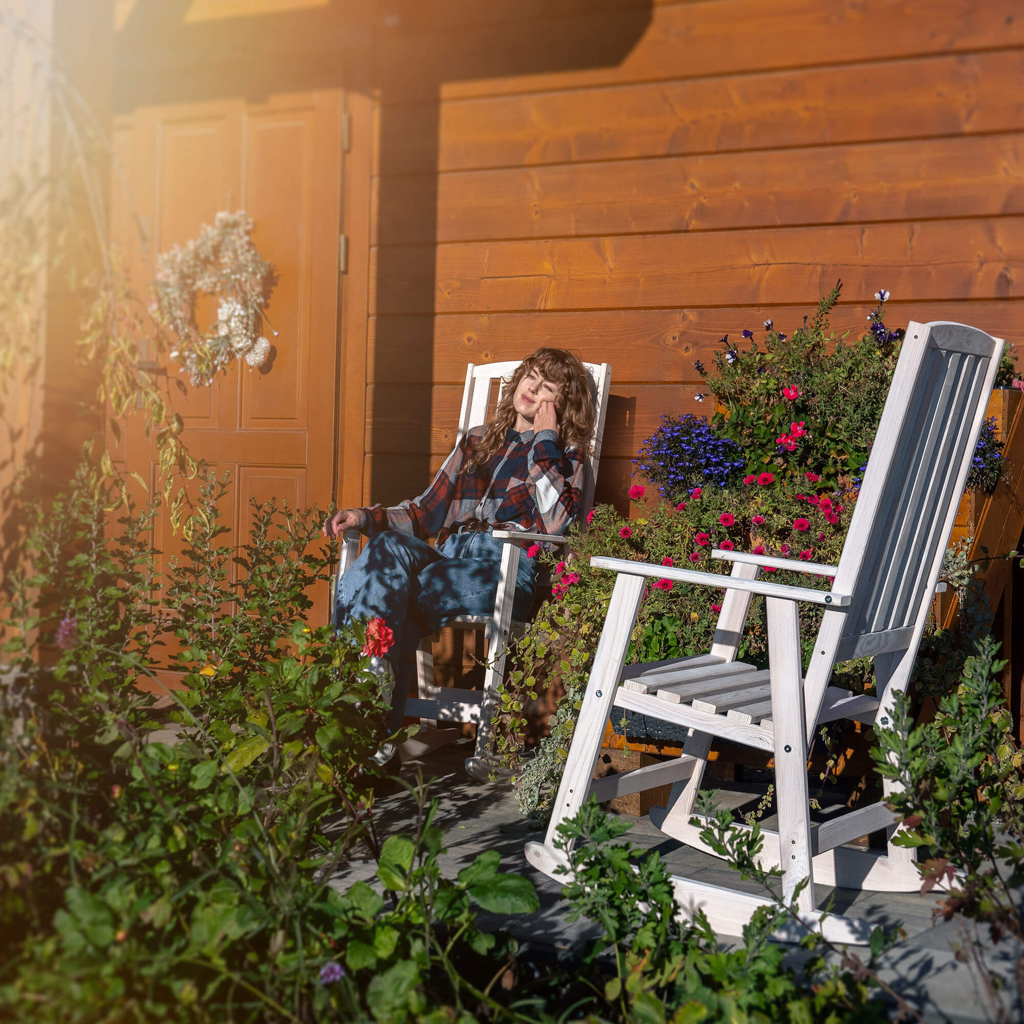 Fotel drewniany bujany Crenay biały