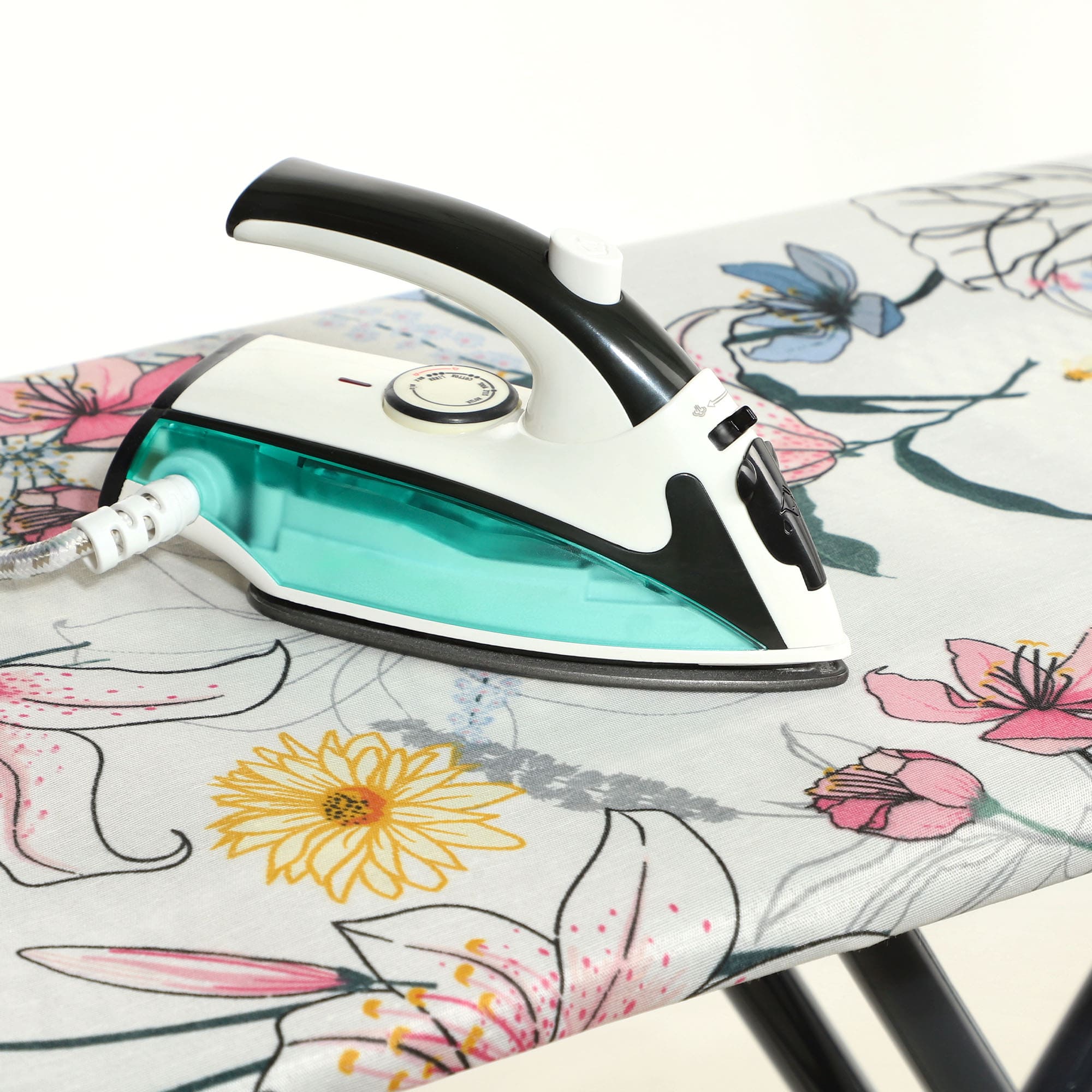 Pokrowiec bawełniany na deskę 127x46cm Silbate kwiaty na białym tle