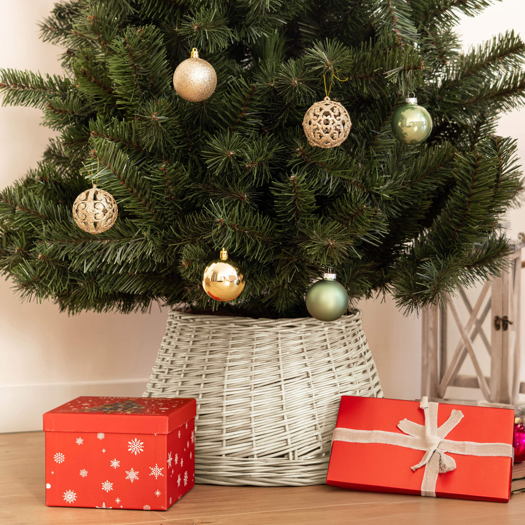 Osłona wiklinowa choinkowa naturalna Aliano 50cm biała