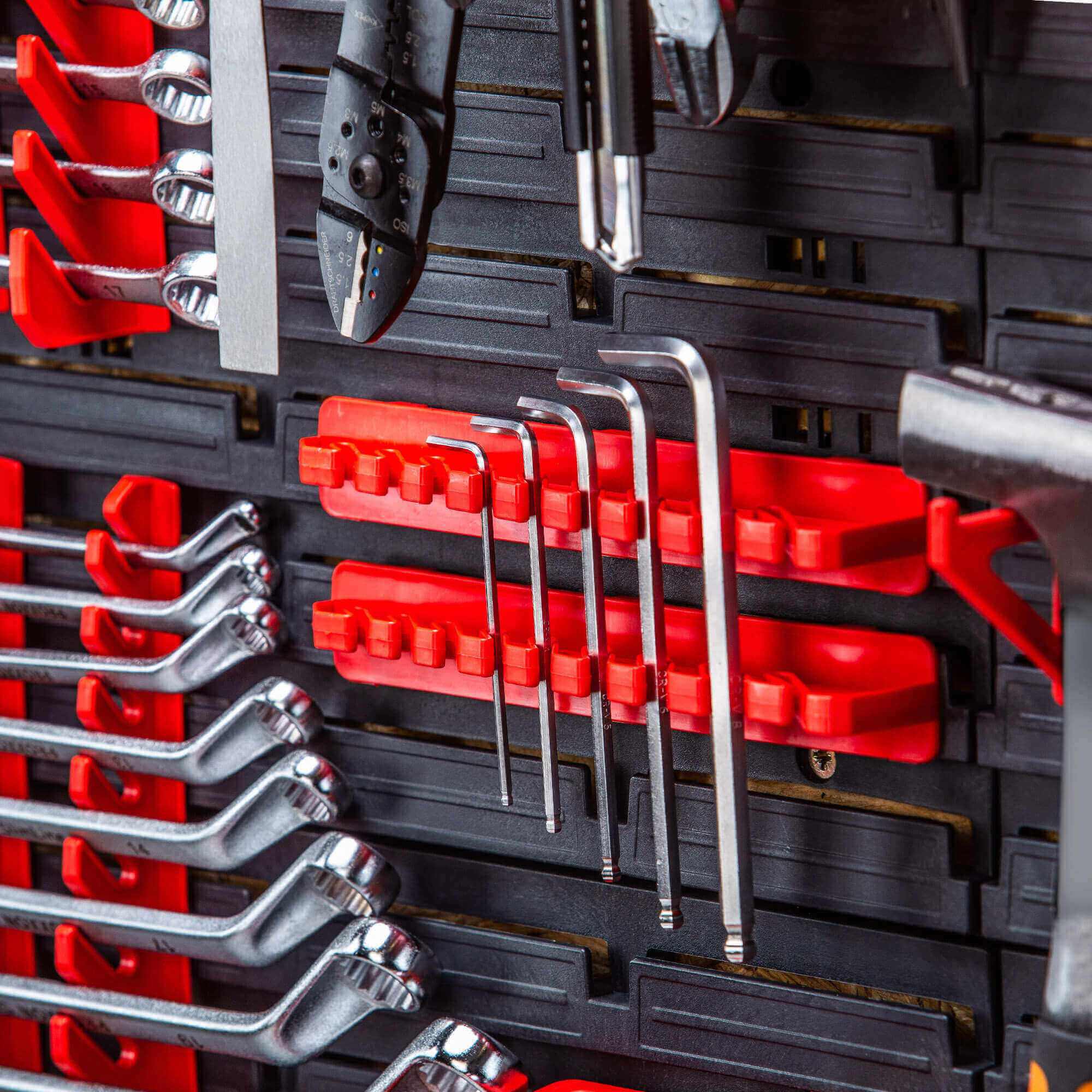 Tablica warsztatowa Lokke 130 elementów 174 x 78 cm, czerwona