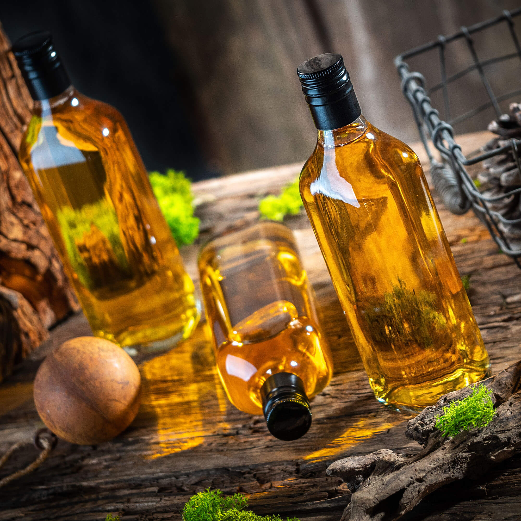 Szklana butelka na whisky Vigna 500ml z długą czarną zakrętką 1 szt.