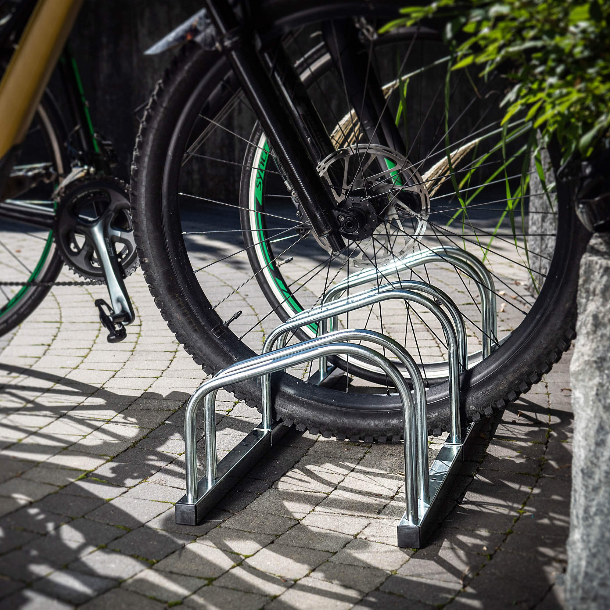 Stojak na rowery Lemerie 3-stanowiskowy stalowy srebrny