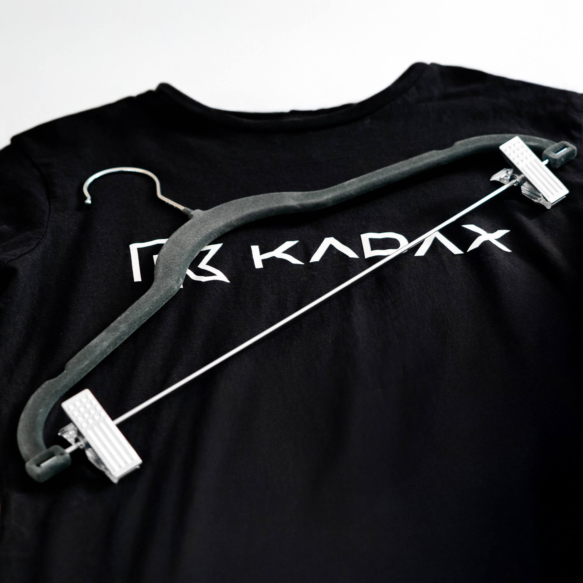 Wieszak flokowany z klipsami na ubrania Aube ciemny szary 3 szt.