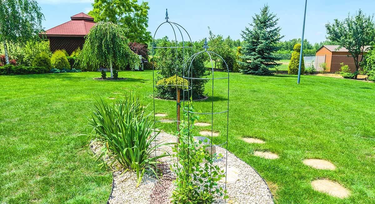 Obelisk ogrodowy na kwiaty metalowy 35 x 120 cm
