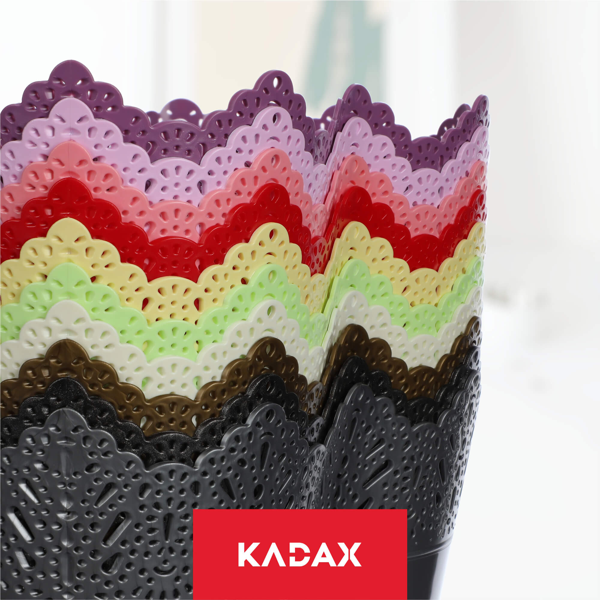 Doniczka Calade na kwiaty z koronką potrójna 15 x 24 cm, koralowa