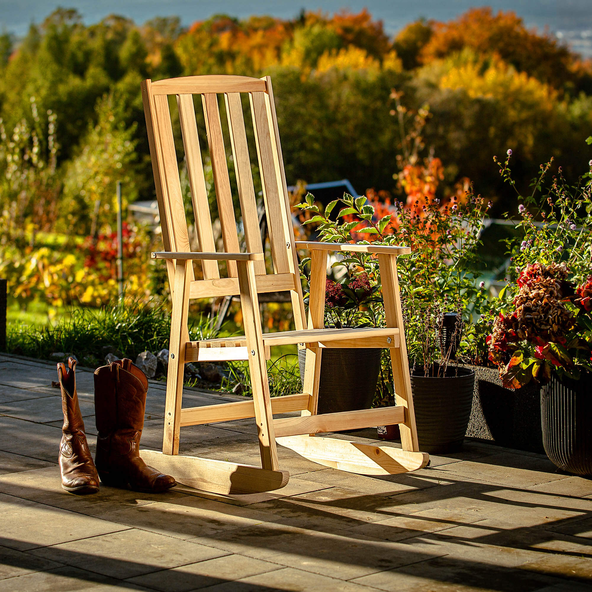 Fotel drewniany bujany Crenay naturalny