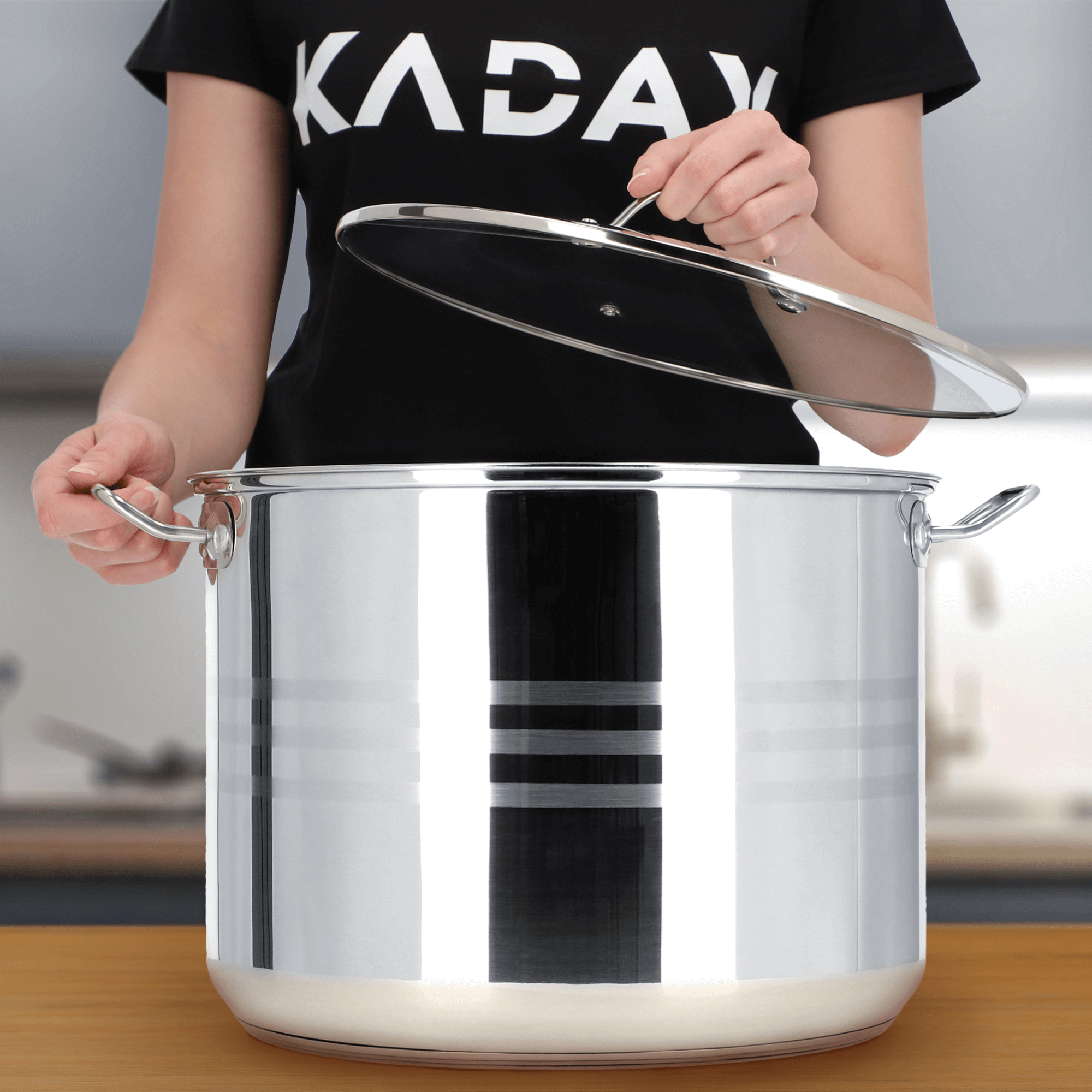 Garnek stalowy Sveg z pokrywką 18L