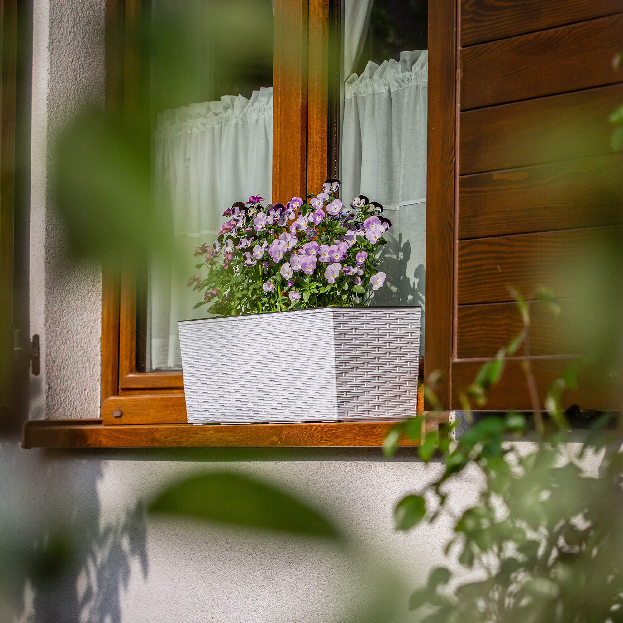 Doniczka balkonowa rattan z wkładem Murano 56 x 19 cm, biała