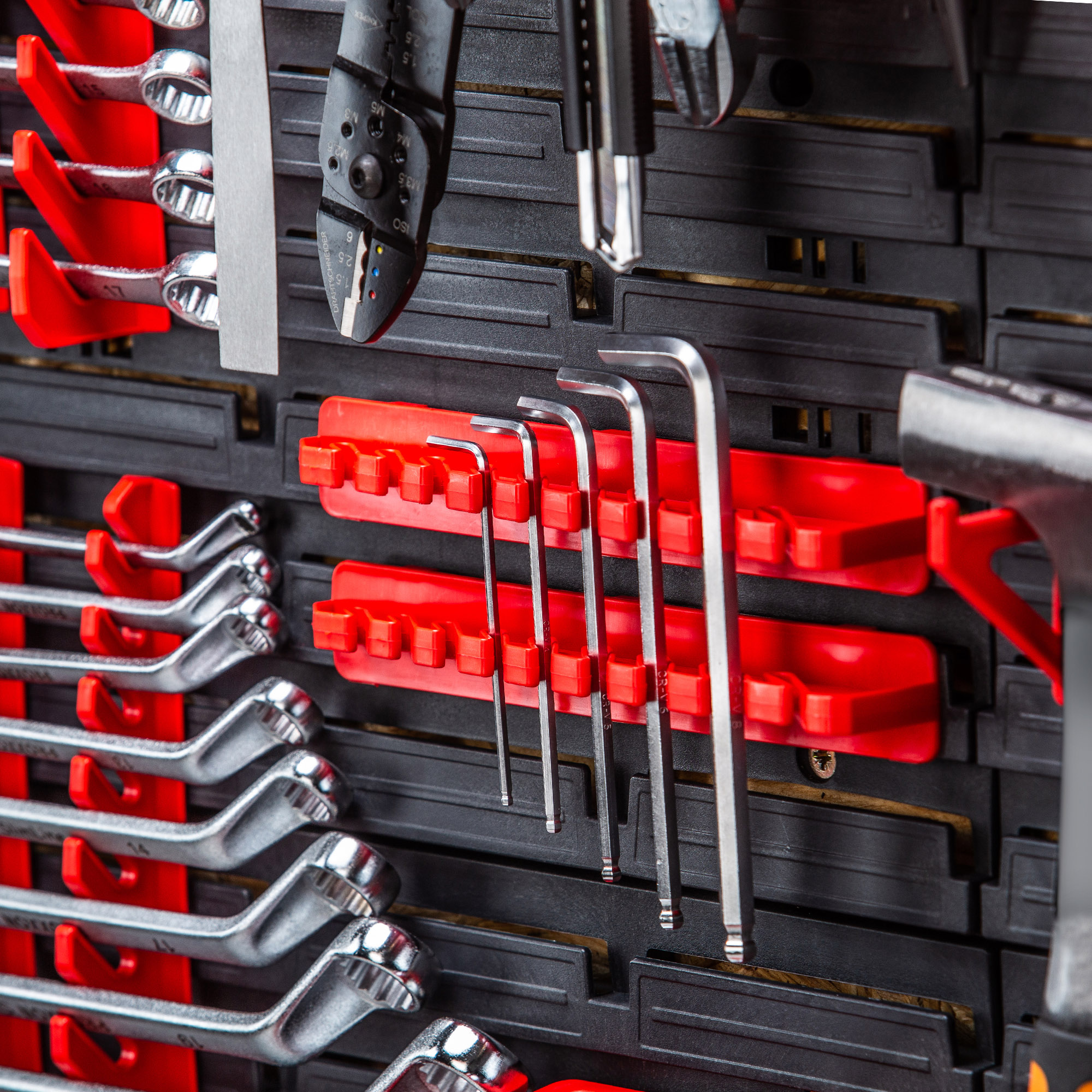 Tablica warsztatowa Lokke 61 elementów 116 x 78 cm, czerwona