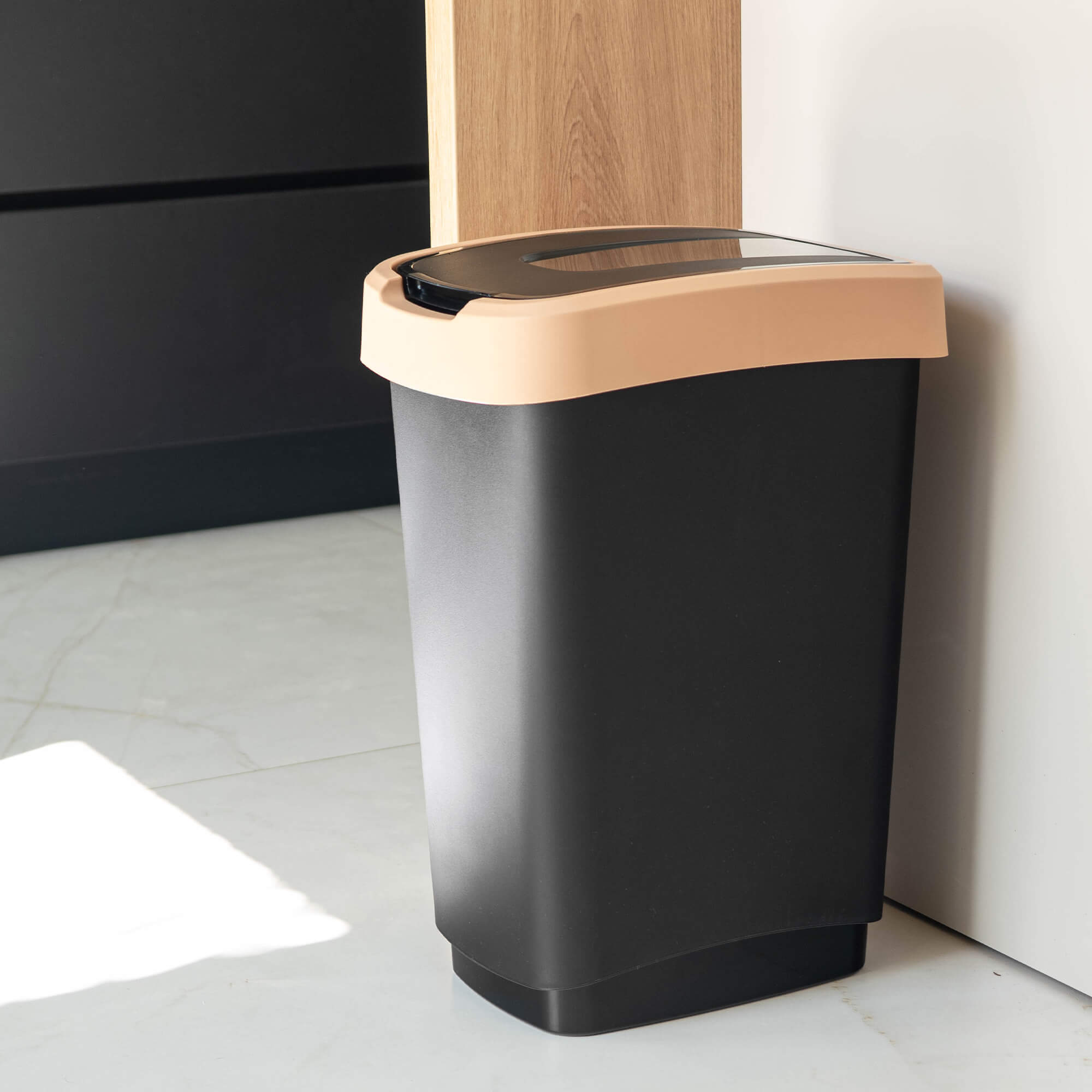 Kosz na śmieci Morin 25L z klapą obrotową czarno-brązowy