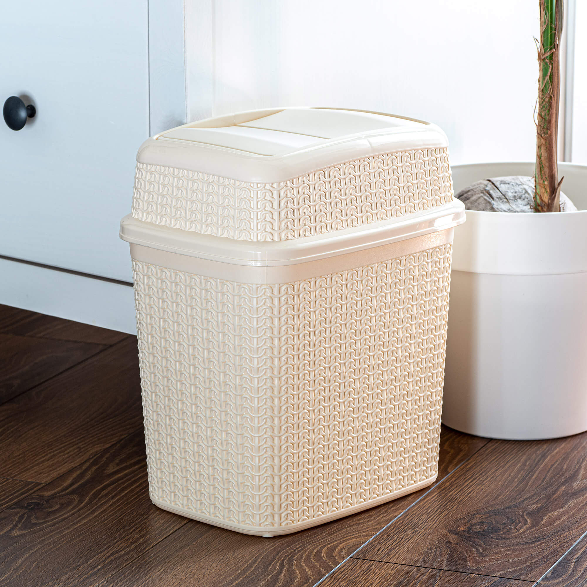 Kosz na śmieci Tonni z uchylną pokrywą 10L, kremowy