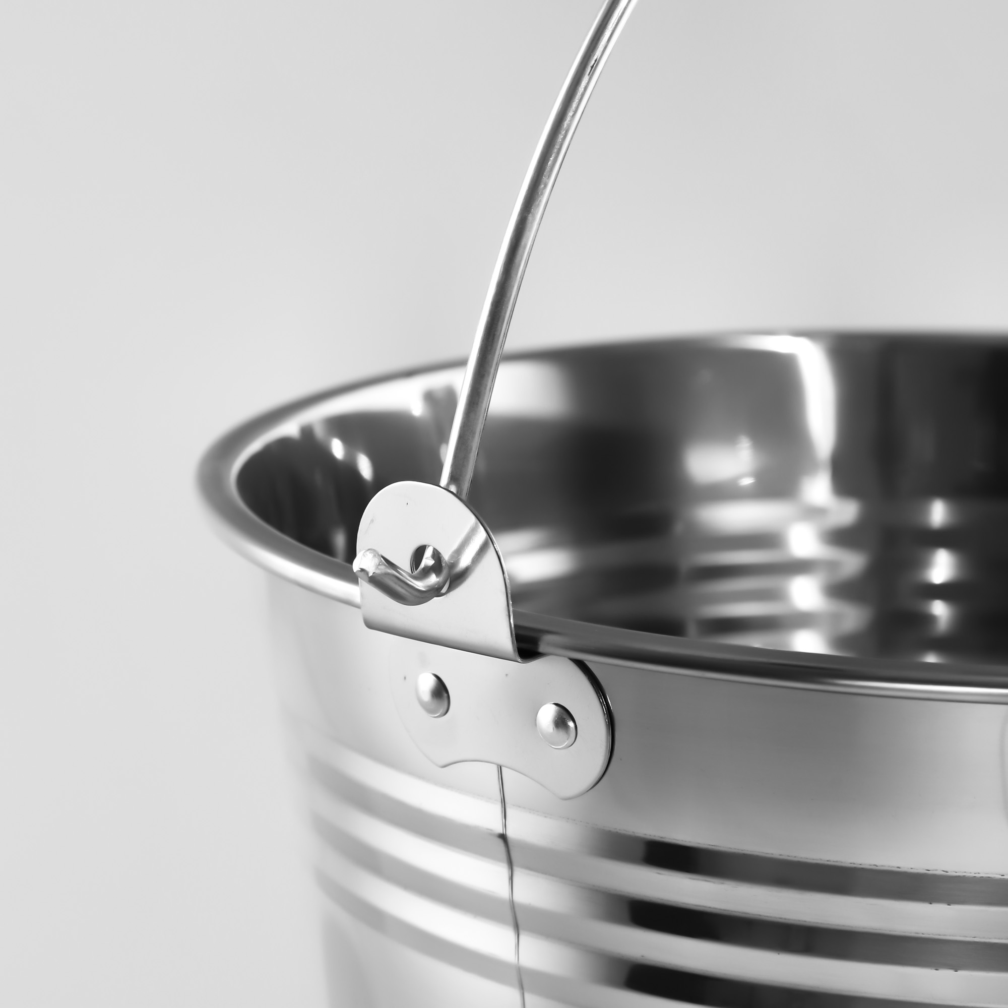 Wiadro nierdzewne Ciney z uchwytem 8L