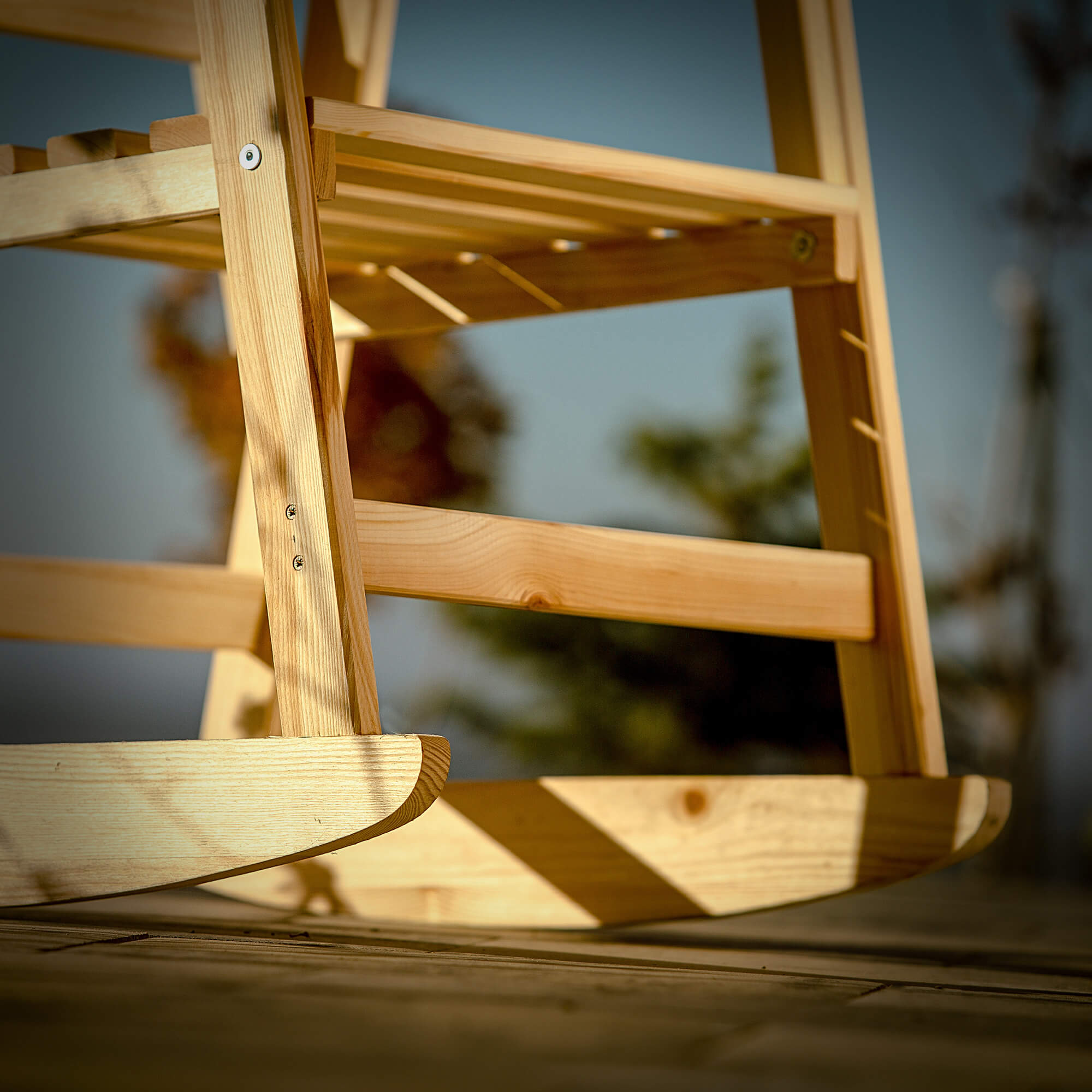 Fotel drewniany bujany Crenay naturalny