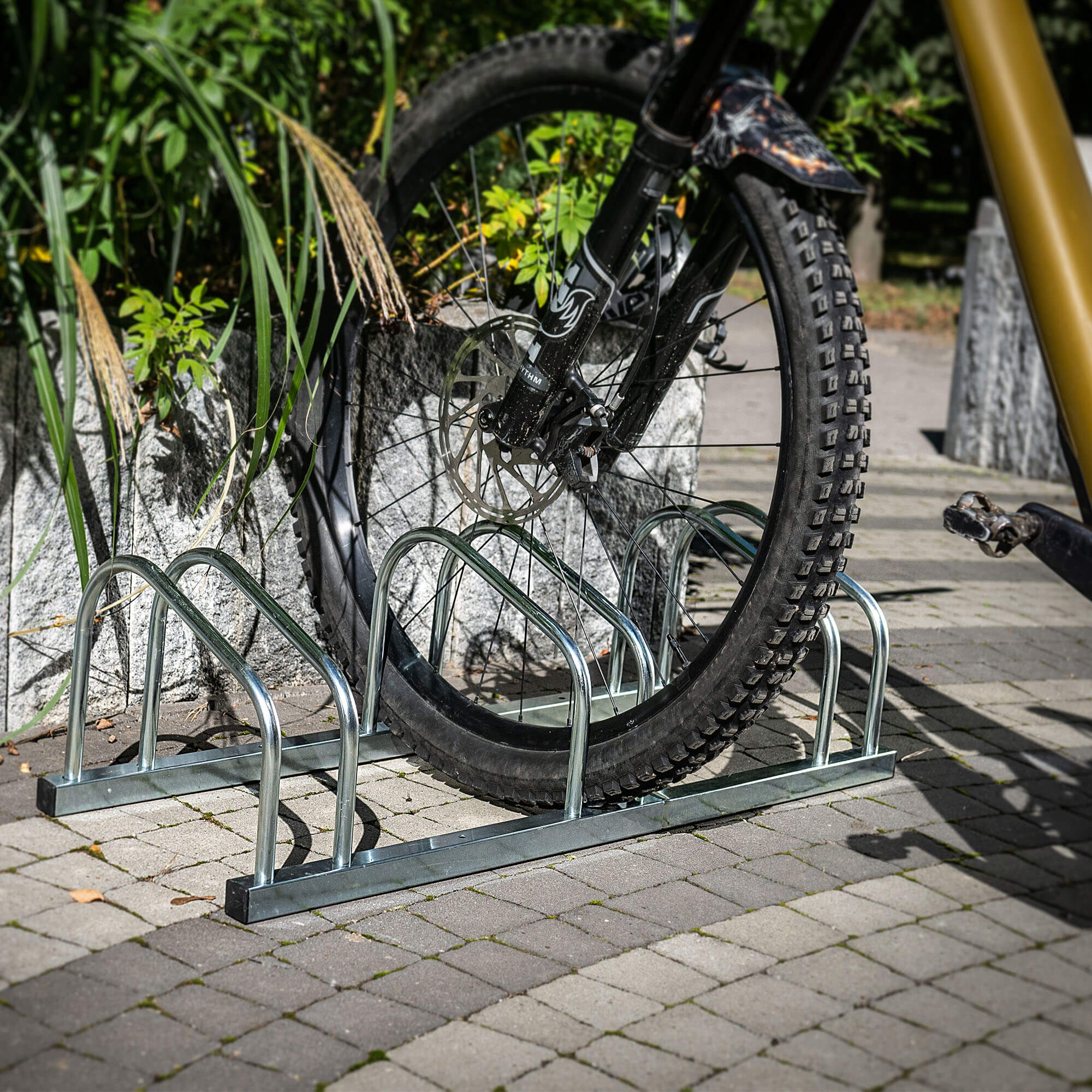 Stojak na rowery Lemerie 3-stanowiskowy stalowy srebrny