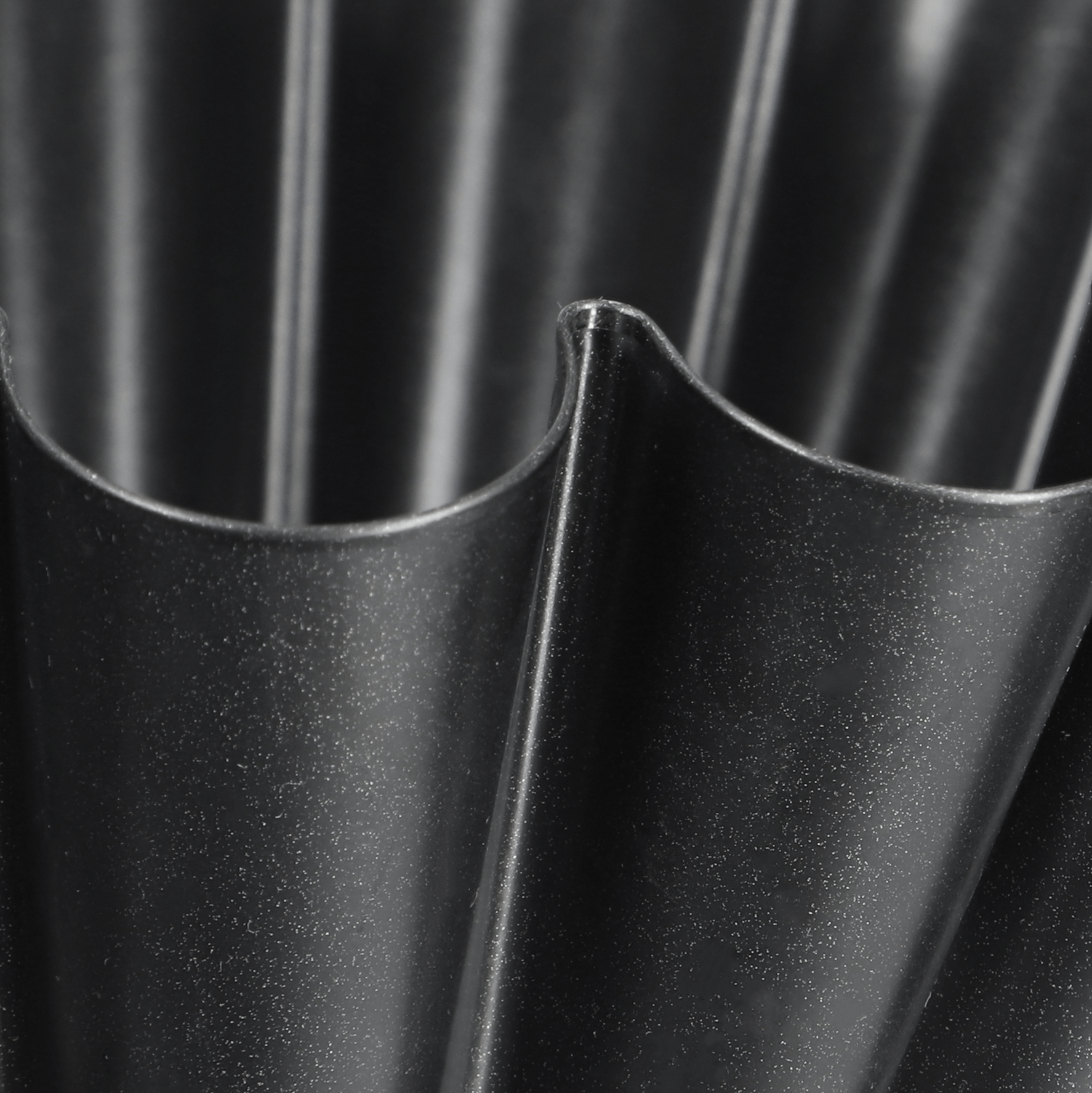 Forma karbowana z tuleja do pieczenia 25 cm, czarna